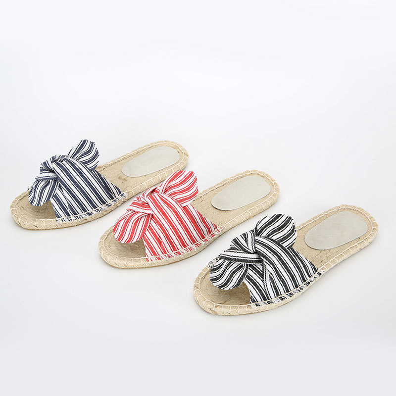 

Simple Striped Knot Slippers