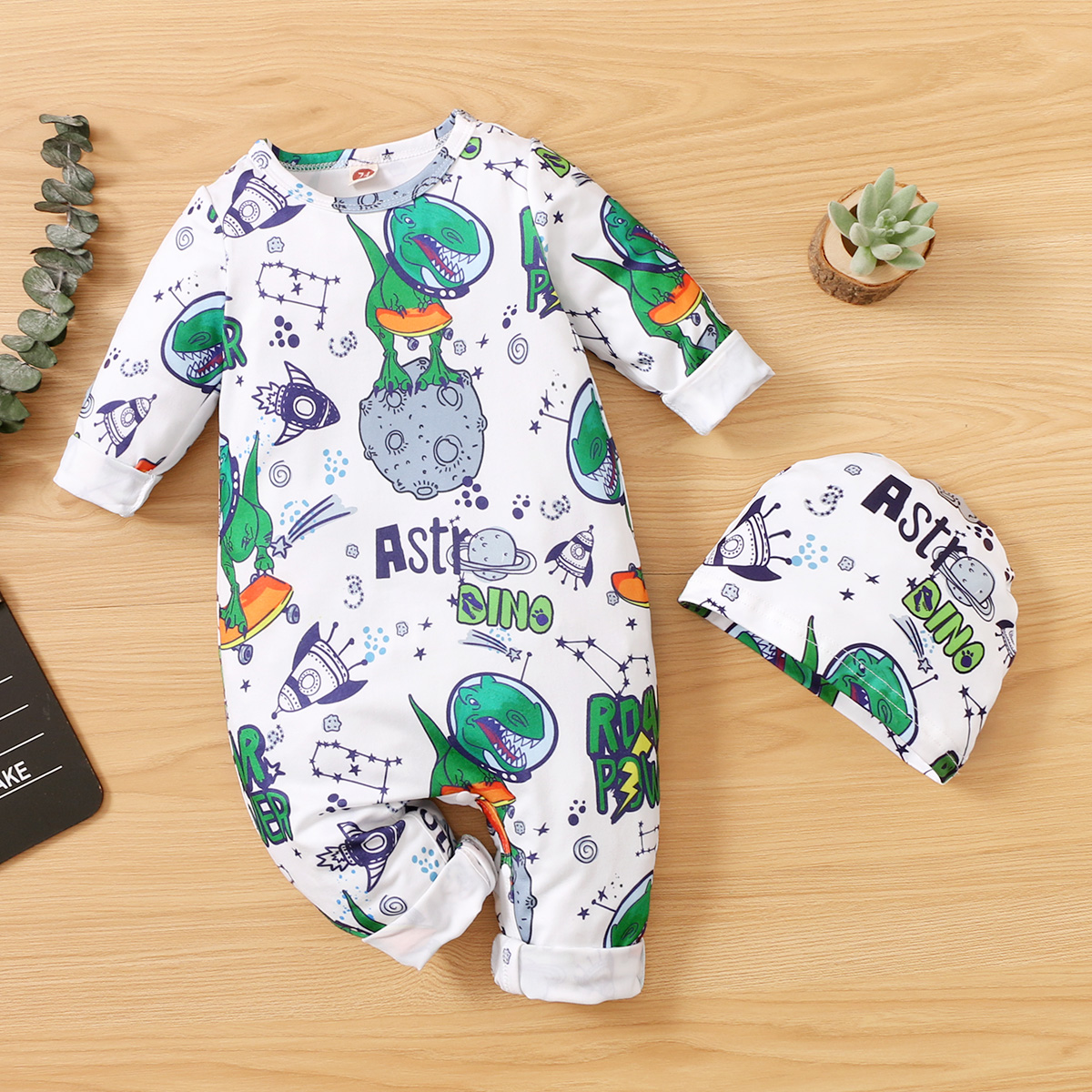 

2pcs Baby All Over Dinosaur Print White Long-sleeve Jumpsuit Set