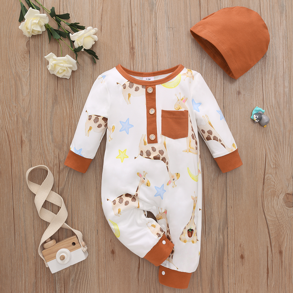 

2pcs Baby Cartoon Giraffe Print White Long-sleeve Jumpsuit Set