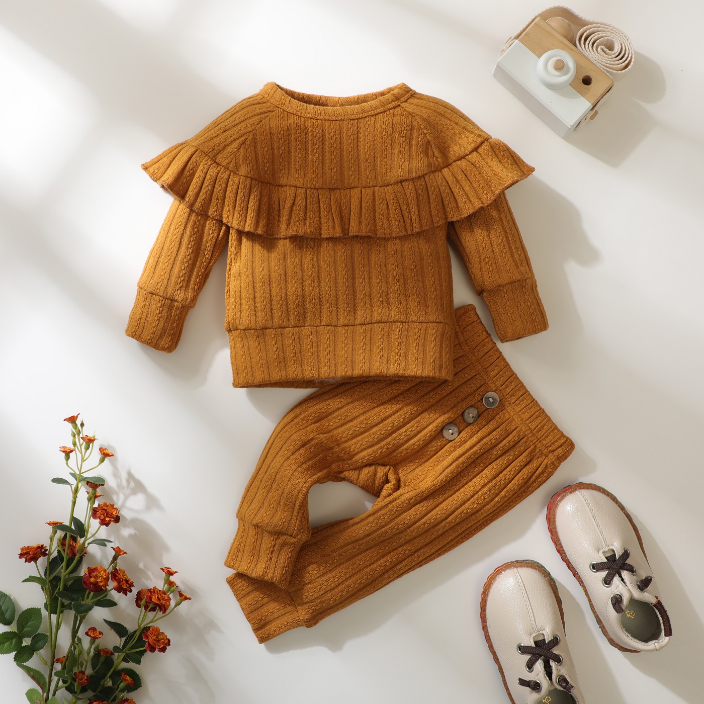 

2pcs Baby Solid Cable Knit Long-sleeve Ruffle Top and Trousers Set