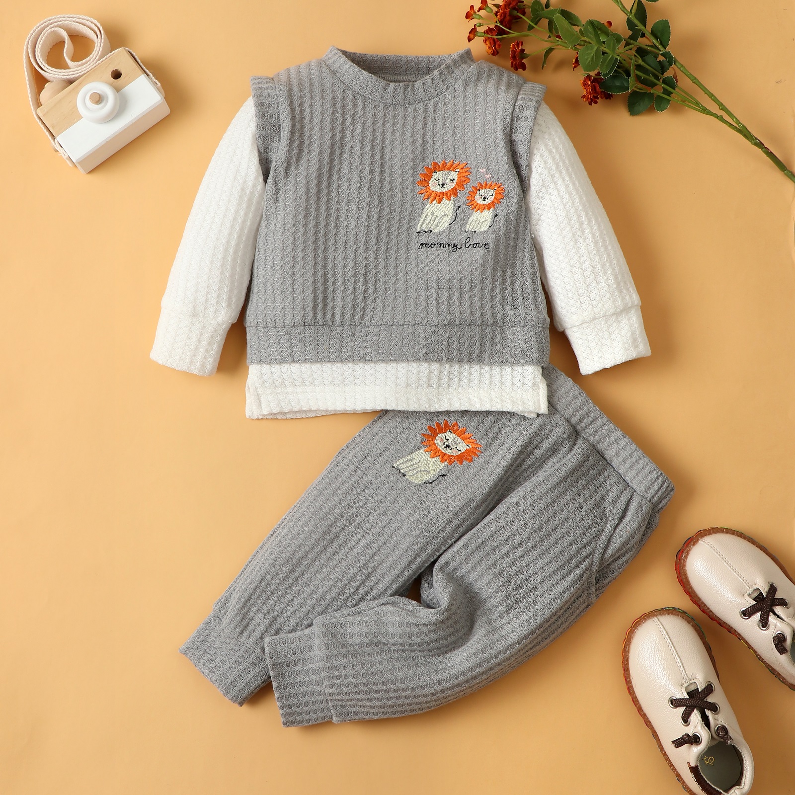 

2pcs Baby Boy Cartoon Lion Embroidered Faux-two Long-sleeve Waffle Pullover and Trousers Set