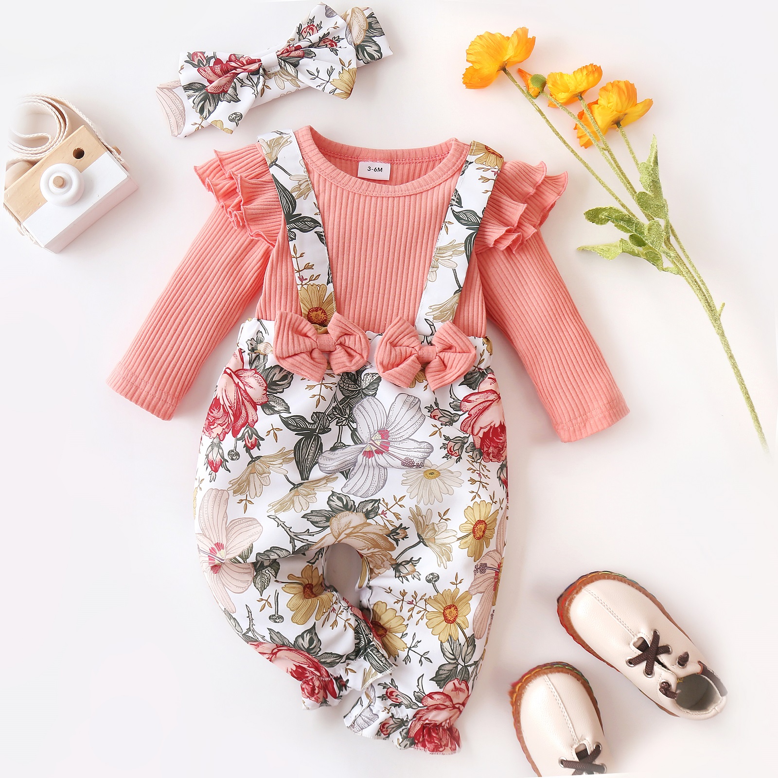 

2pcs Baby Girl Pink Ribbed Long-sleeve Ruffle Bowknot Splicing Floral Print Jumpsuit Set