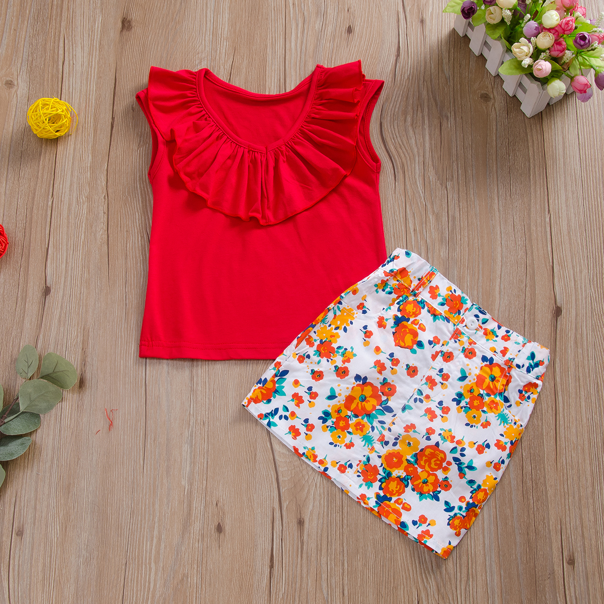 

Baby / Toddler Girl Solid Flounced Collar Tank and Floral Shorts Set