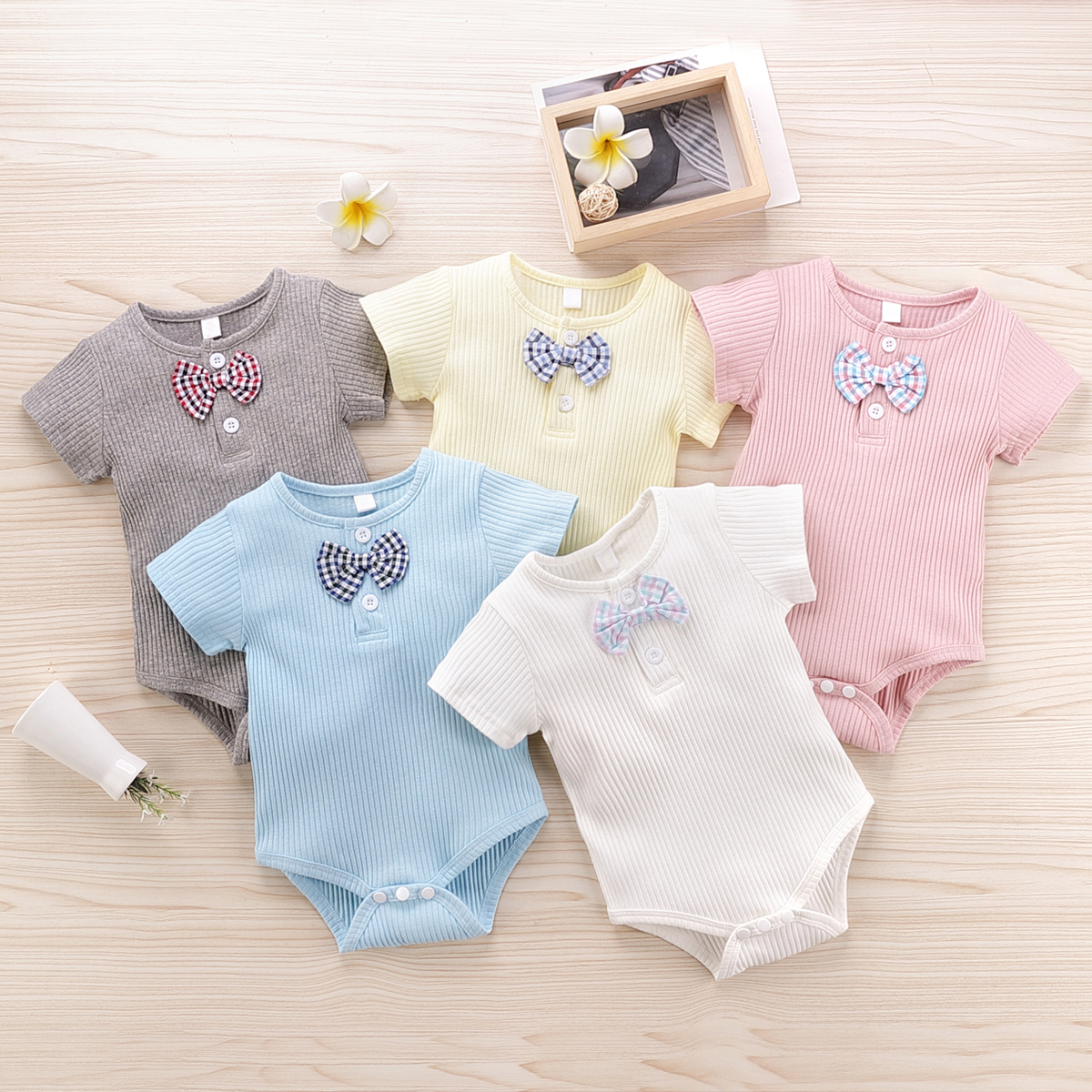 

Baby Solid Bow Tie Short-sleeve Romper