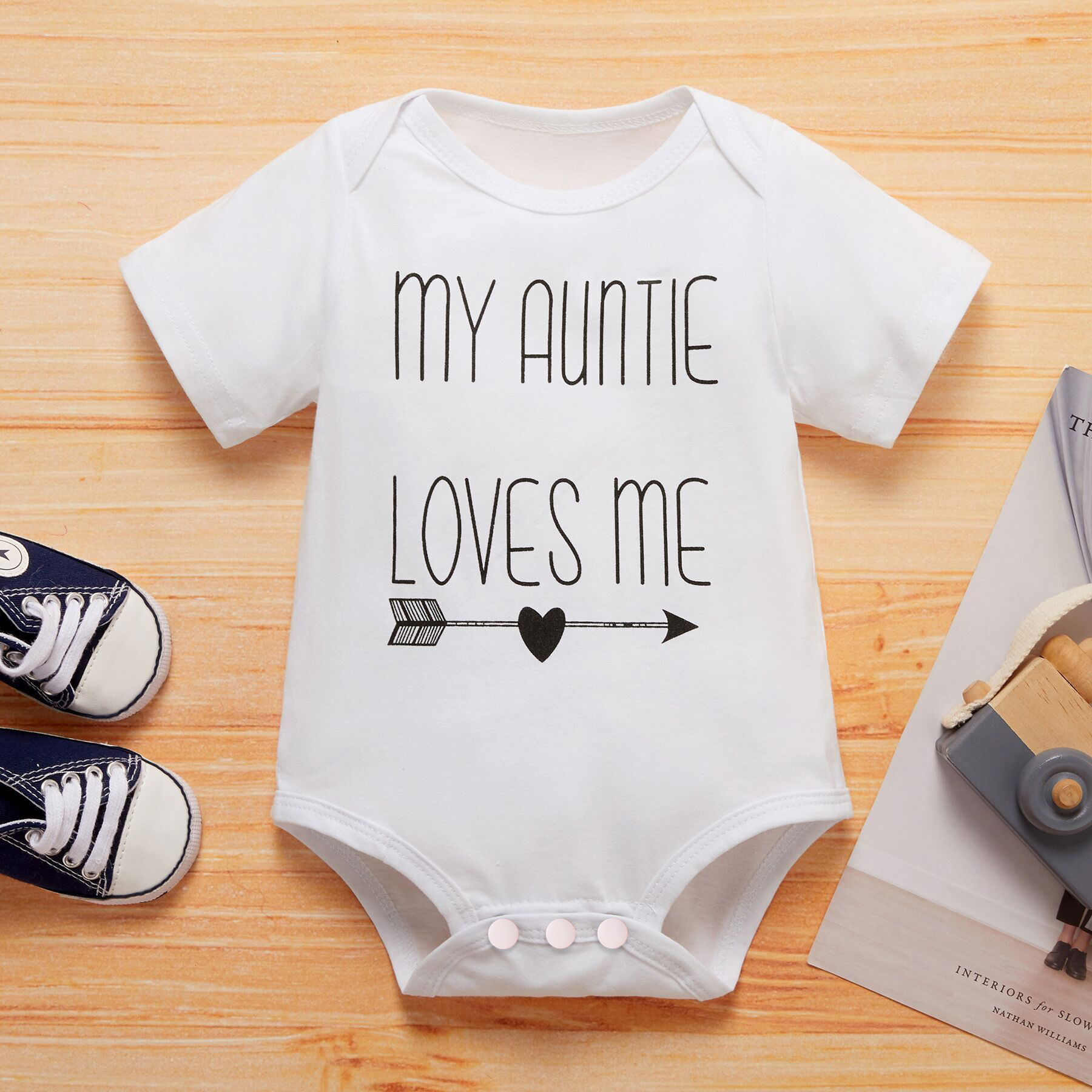 

Letter Print Short-sleeve White Baby Romper