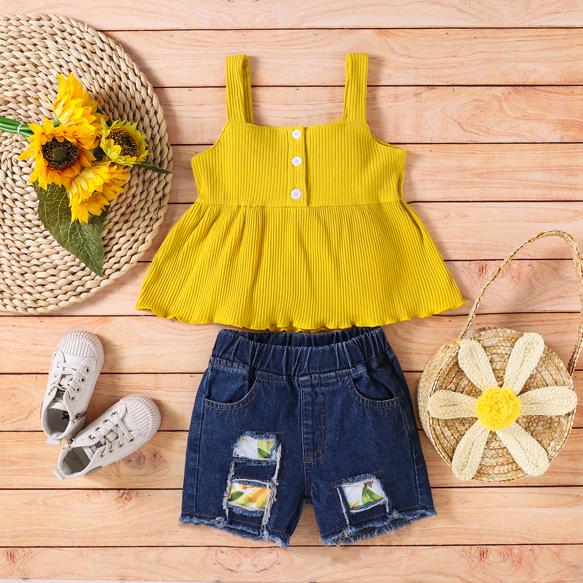 

2-piece Toddler Casual Button Camisole and Hole Denim Shorts Set