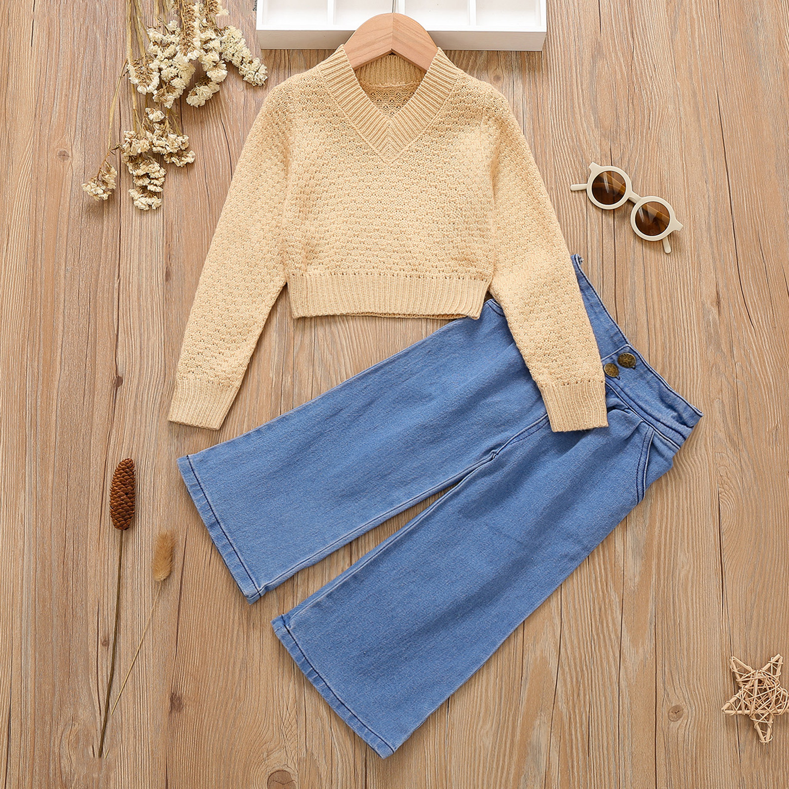 

2-piece Toddler Girl V Neck Knit Solid Sweater and Jeans Denim Pants Set