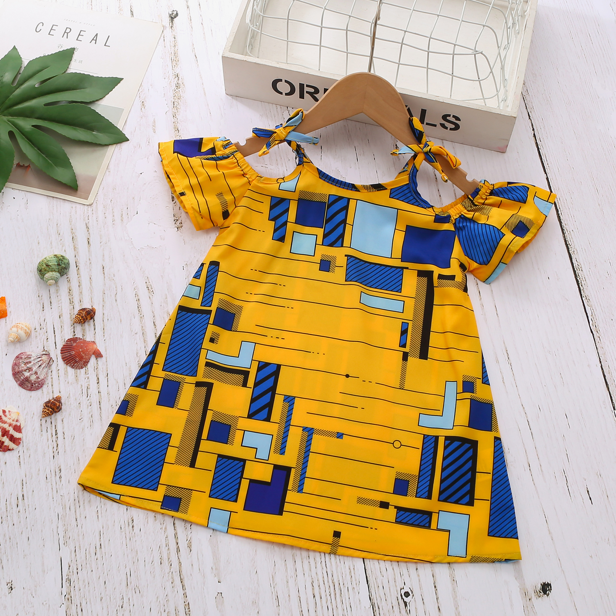 

Baby / Toddler Chic Print Off Shoulder Dress