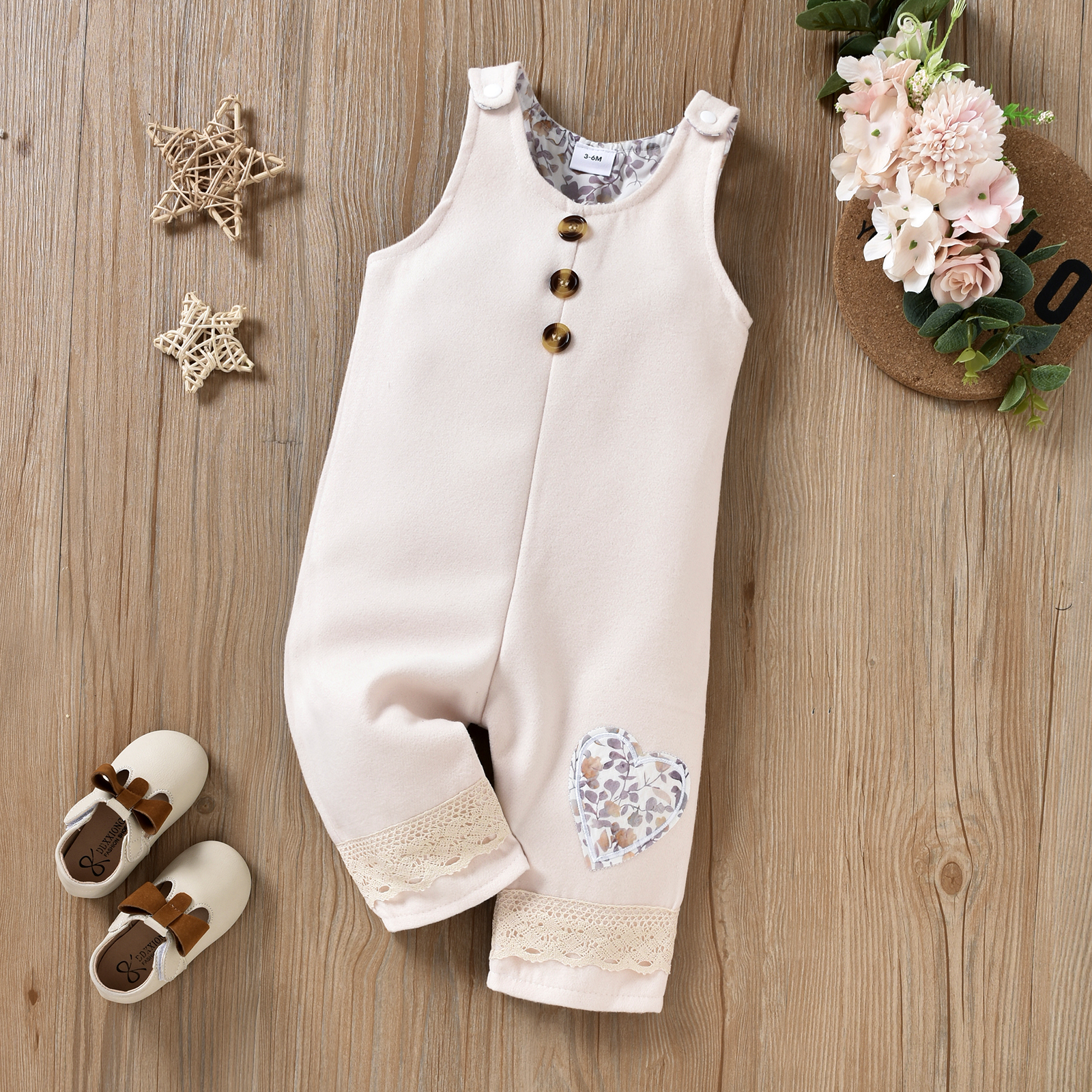 

Baby Girl Love Heart Pattern Beige Wool Blend Sleeveless Jumpsuit