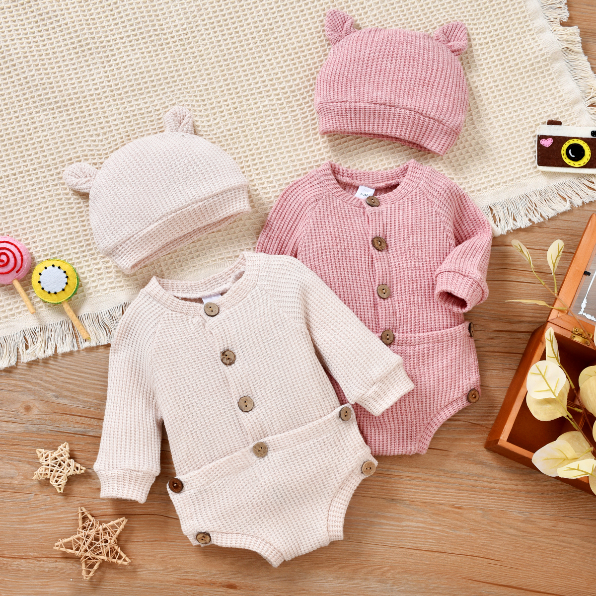 

2pcs Baby Boy/Girl Solid Knitted Button Long-sleeve Romper with 3D Ears Hat Set
