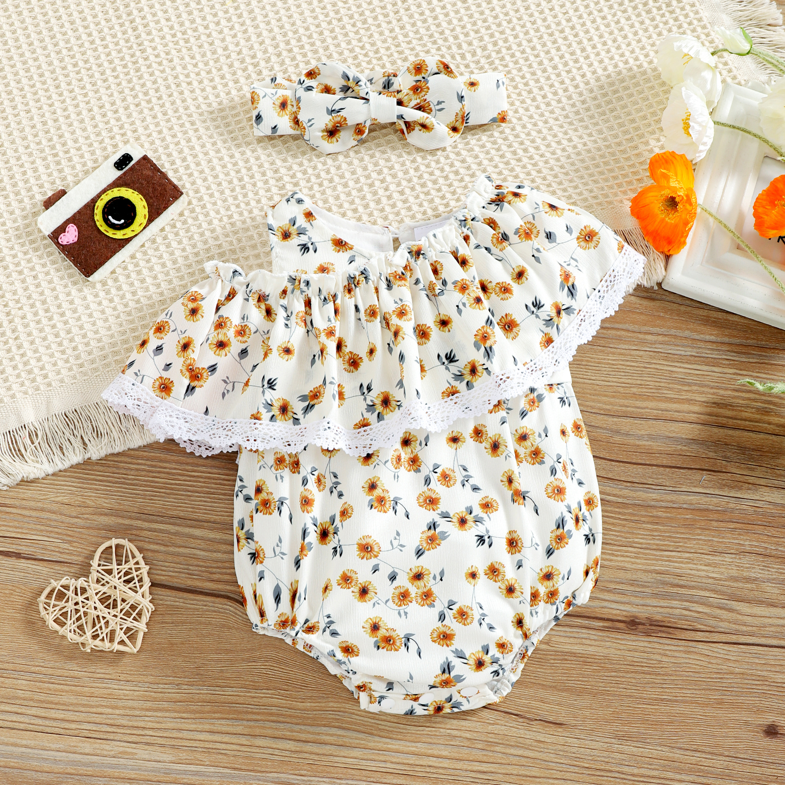 

2pcs Baby Girl Allover Floral Print Lace Ruffle Sleeveless Romper with Headband Set