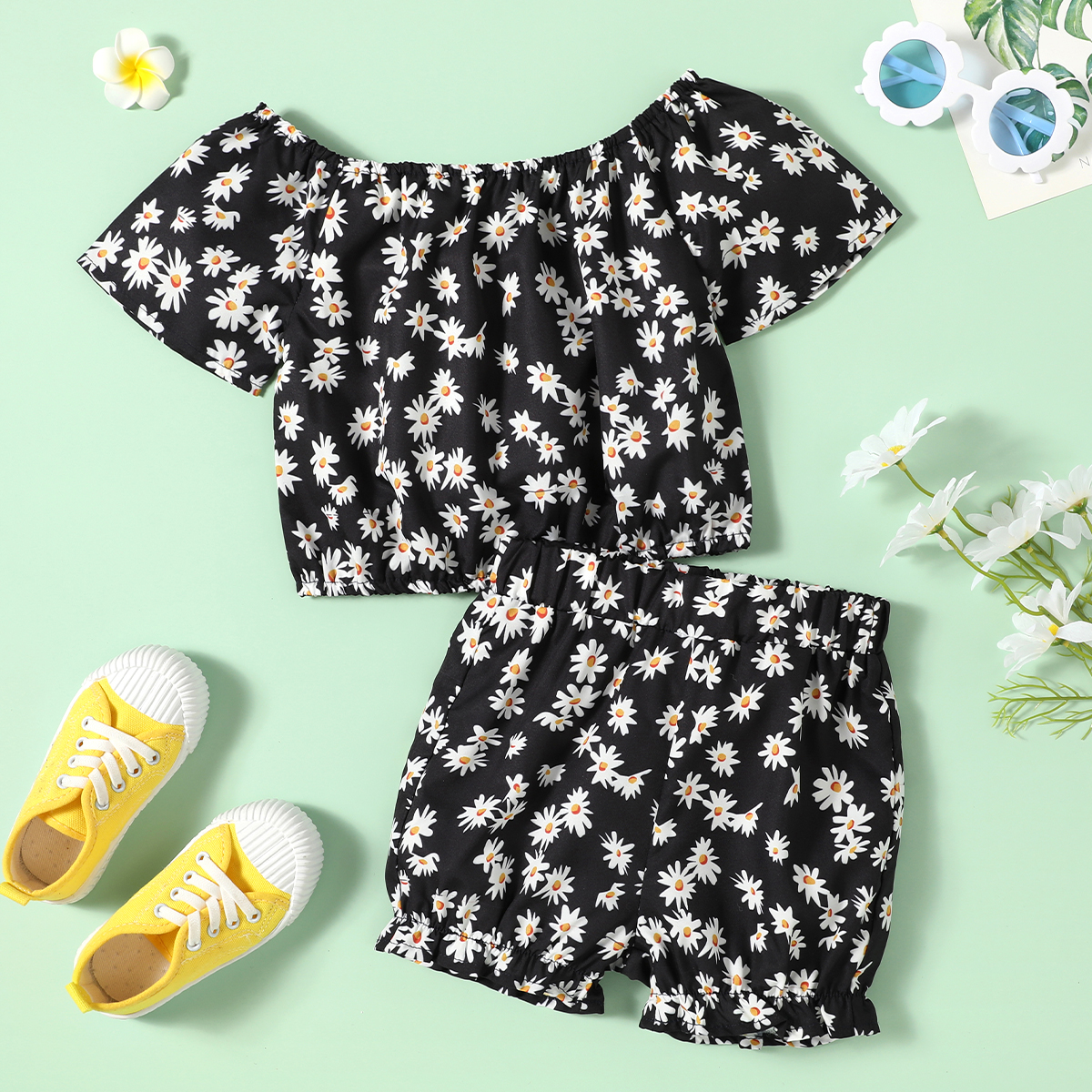 

Beautiful Toddler Girl Daisy Off-Shoulder Set