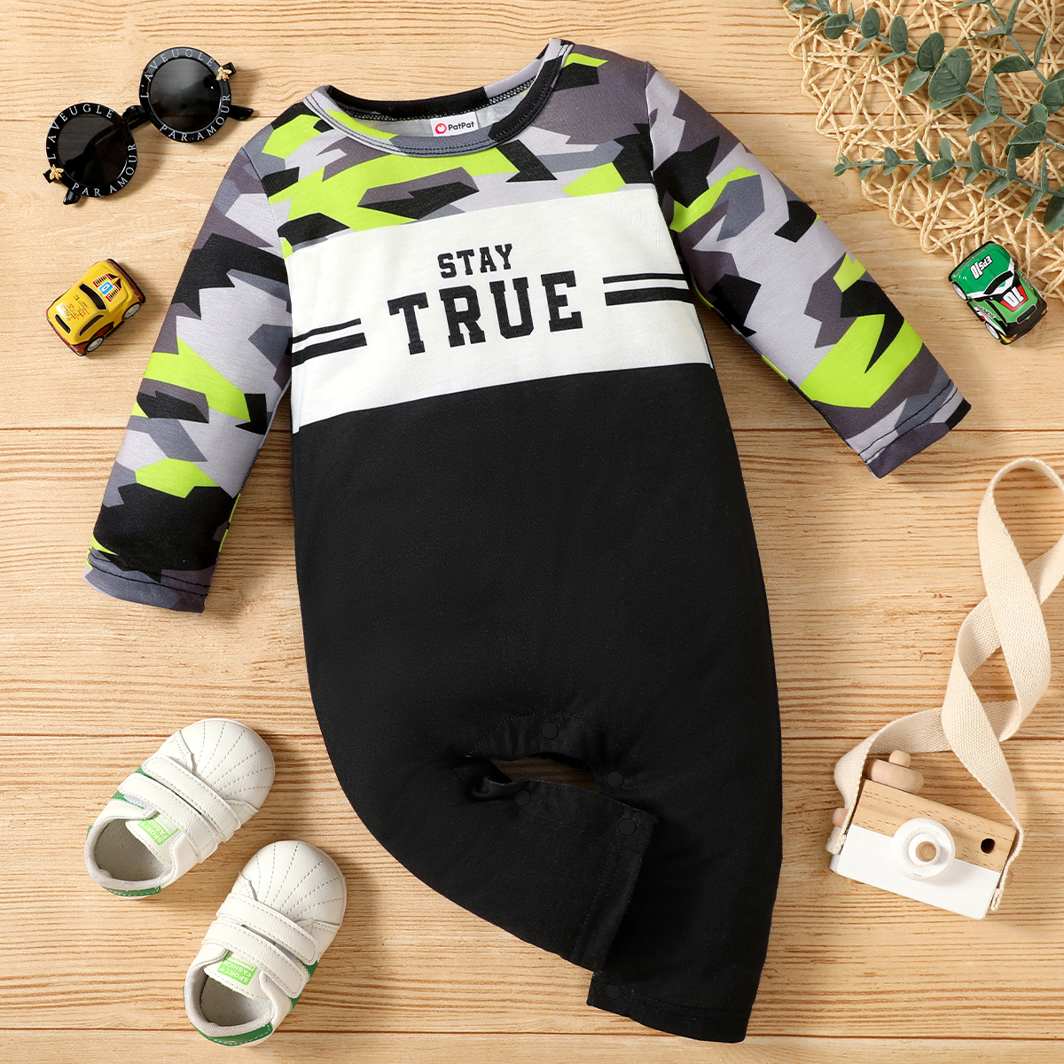 

Baby Bot Letter Camouflage Print Colorblock Long-sleeve Jumpsuit