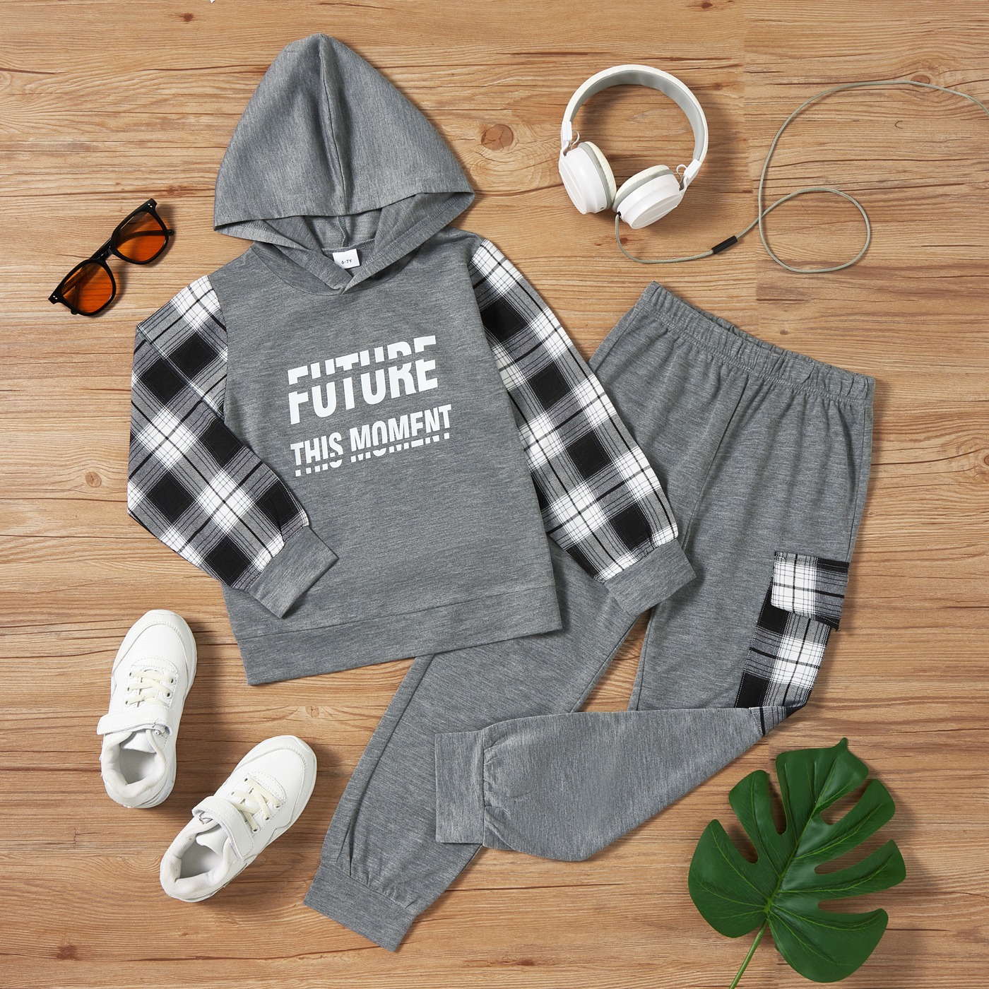 

2pcs Kid Boy Letter Print Plaid Colorblock Hooded Sweatshirt and Pocket Design Pants Set