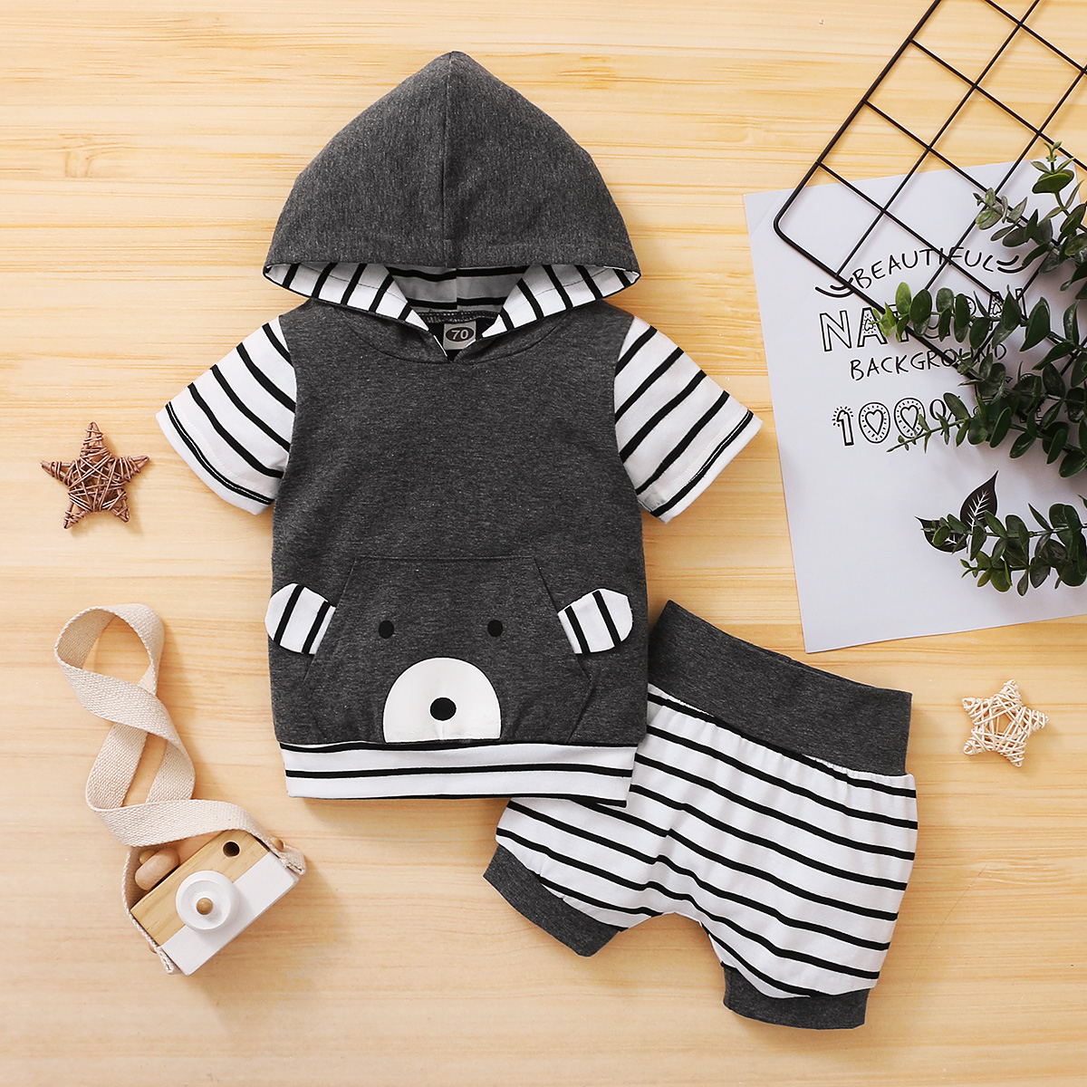

2pcs Bear and Stripe Print Hooded Short-sleeve Baby Set