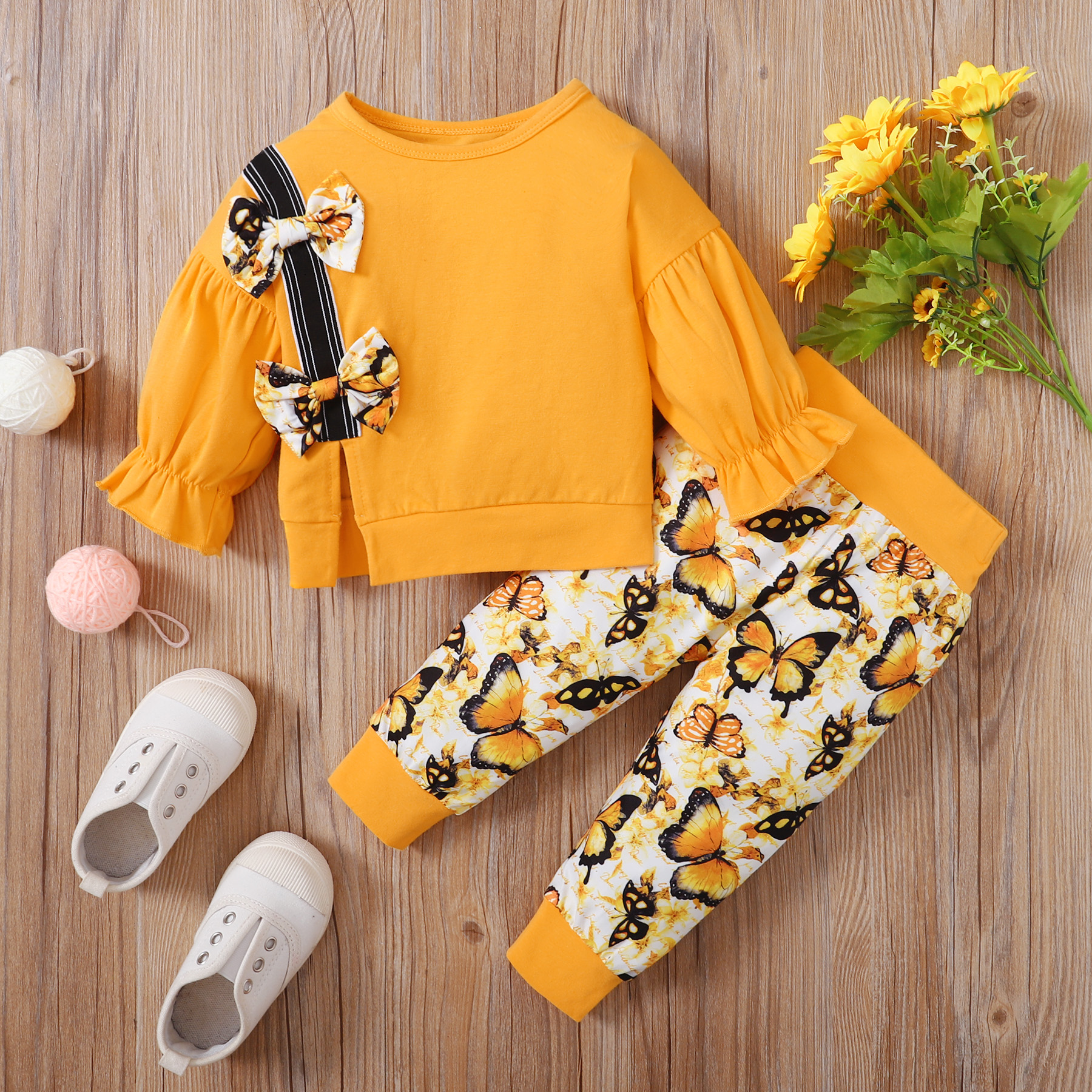 

2pcs Butterfly Print Yellow Long-sleeve Bowknot Baby Set