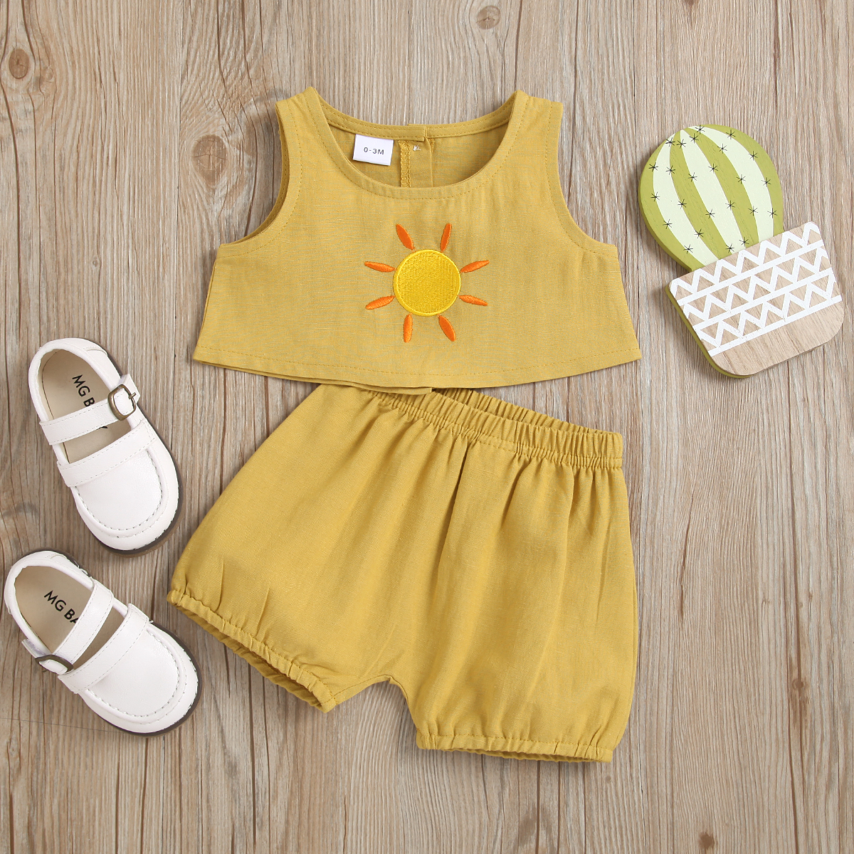 

2pcs Solid Embroidered Sleeveless Baby Set