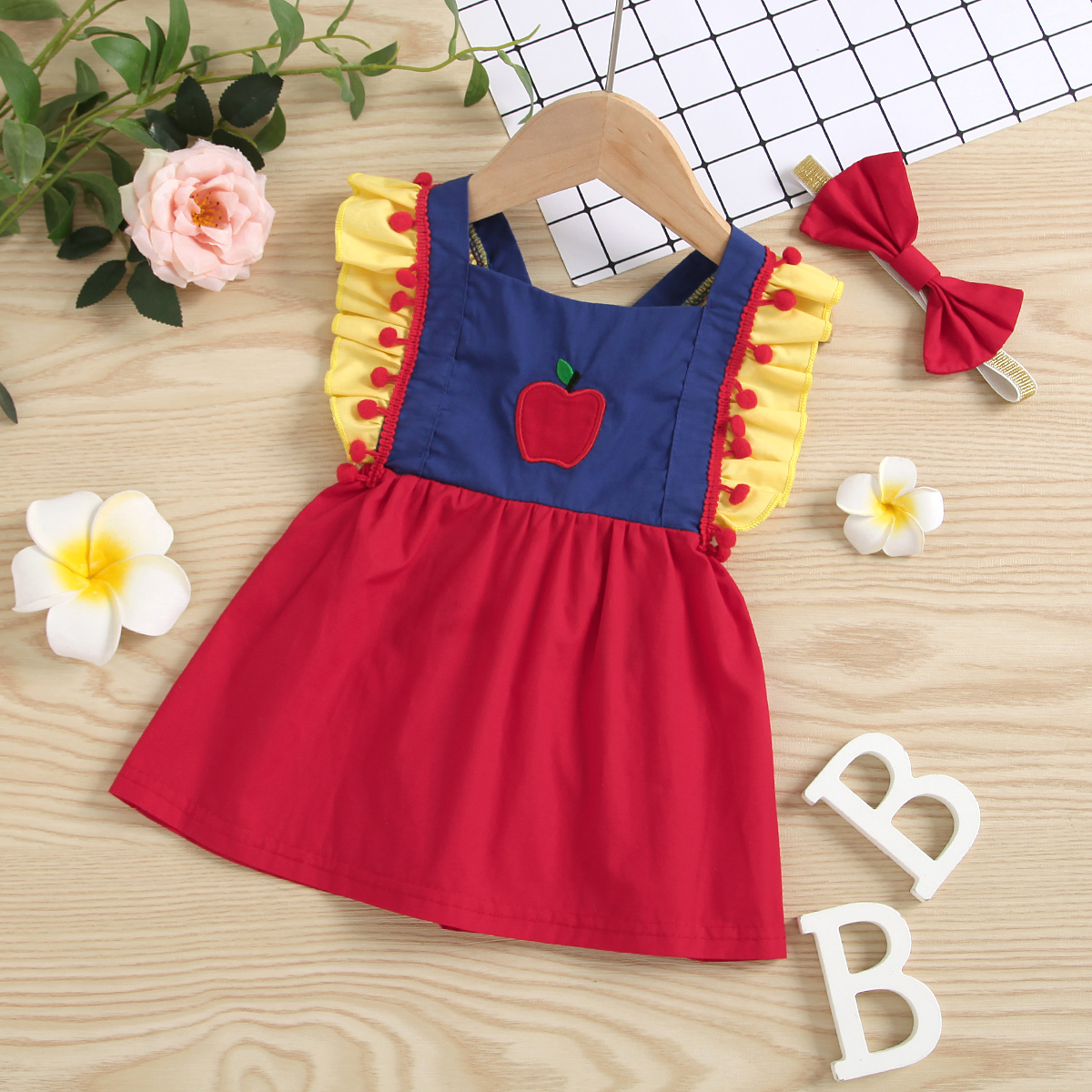 

2pcs Apple Patch Ruffle Color Block Baby Dress Set