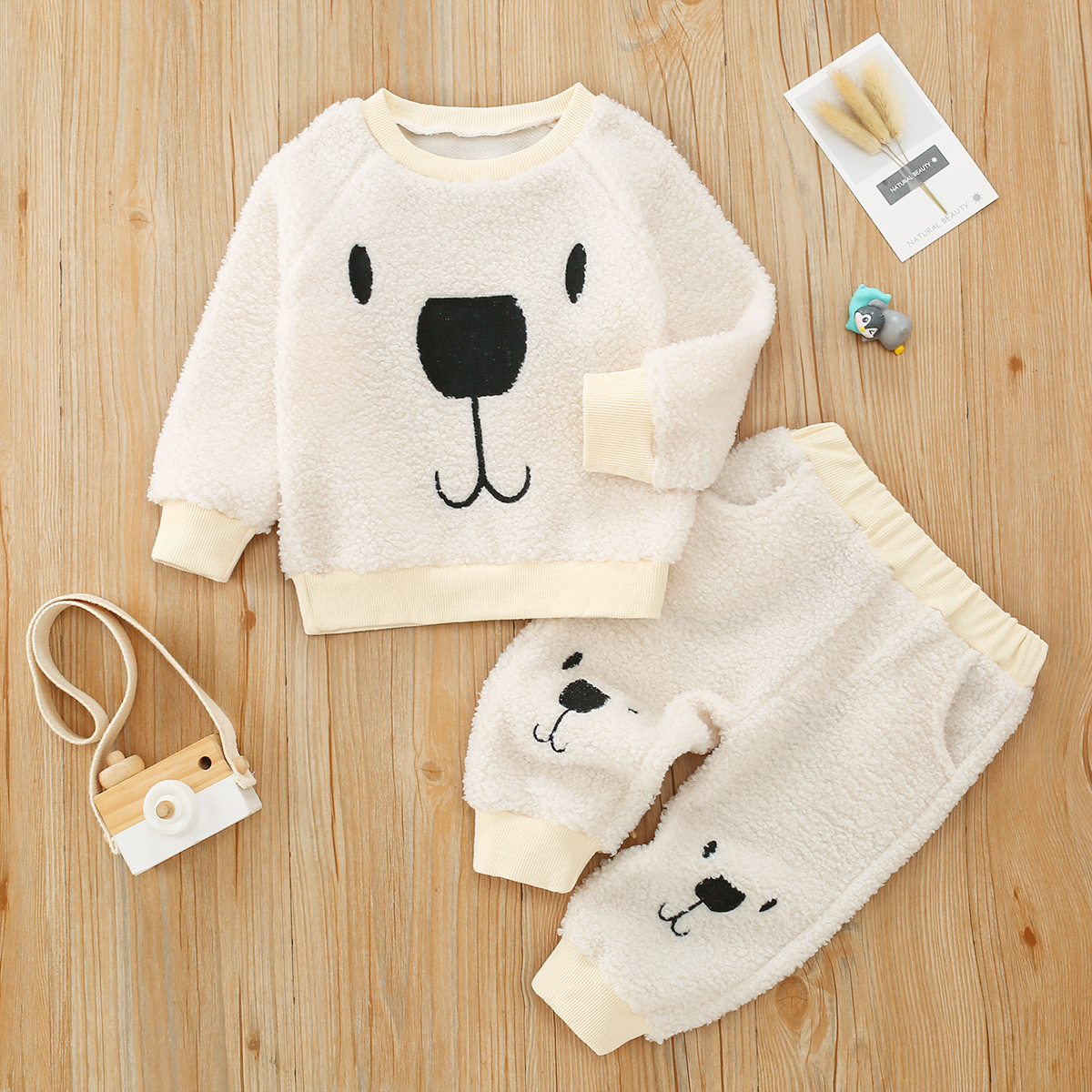 

2pcs Baby Cartoon Bear Pattern White Long-sleeve Fleece Pullover and Trousers Set