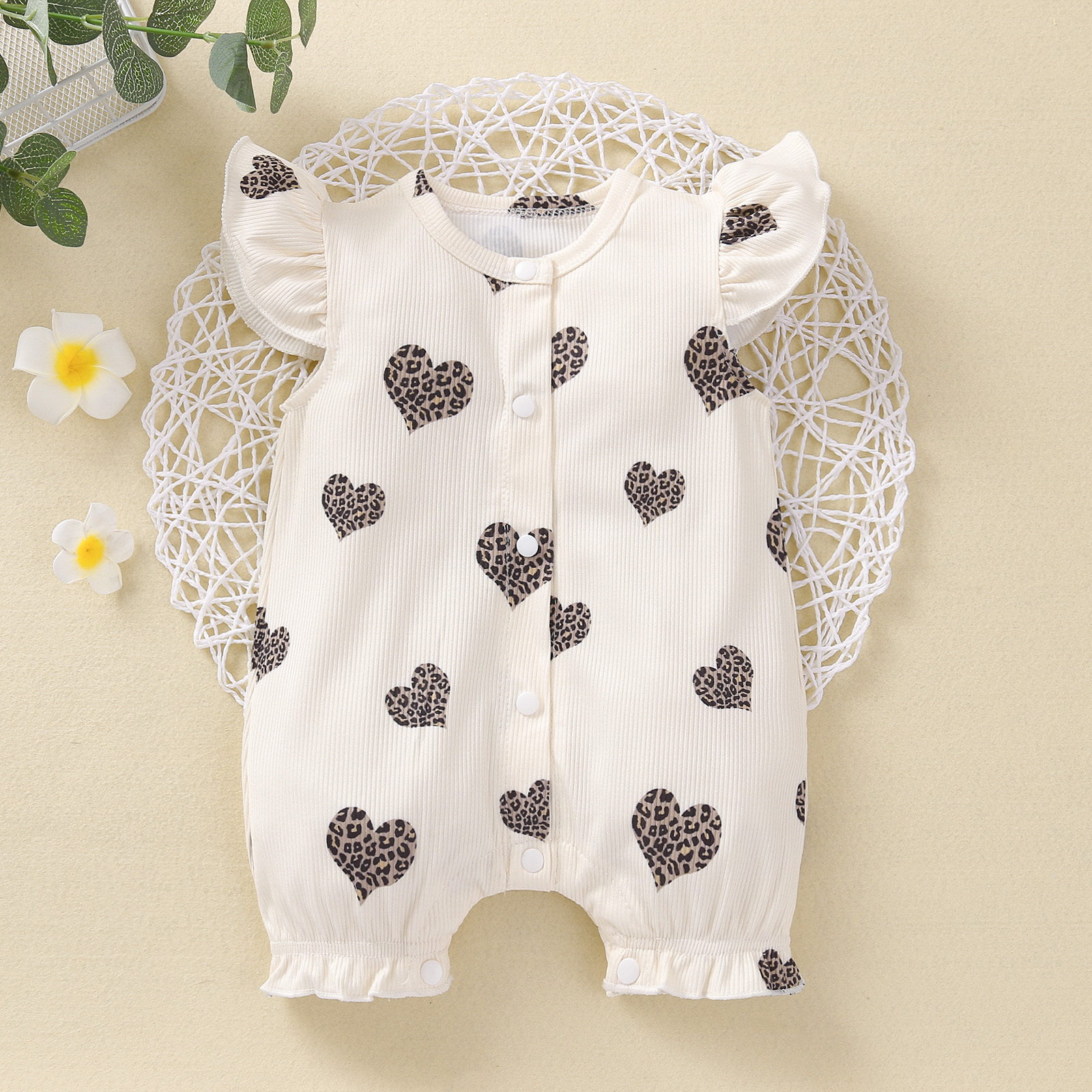 

Ribbed Leopard Heart Print Flutter-sleeve Baby Romper