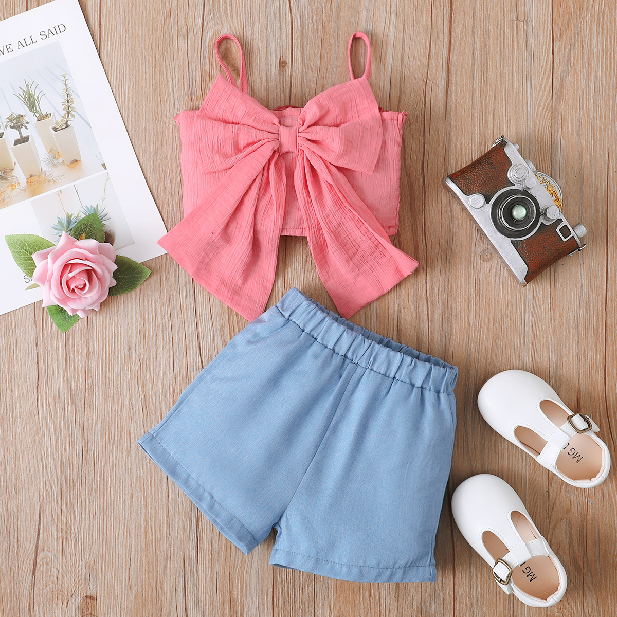 

2pcs Baby Girl Solid Spaghetti Strap Bowknot Top and Shorts Set
