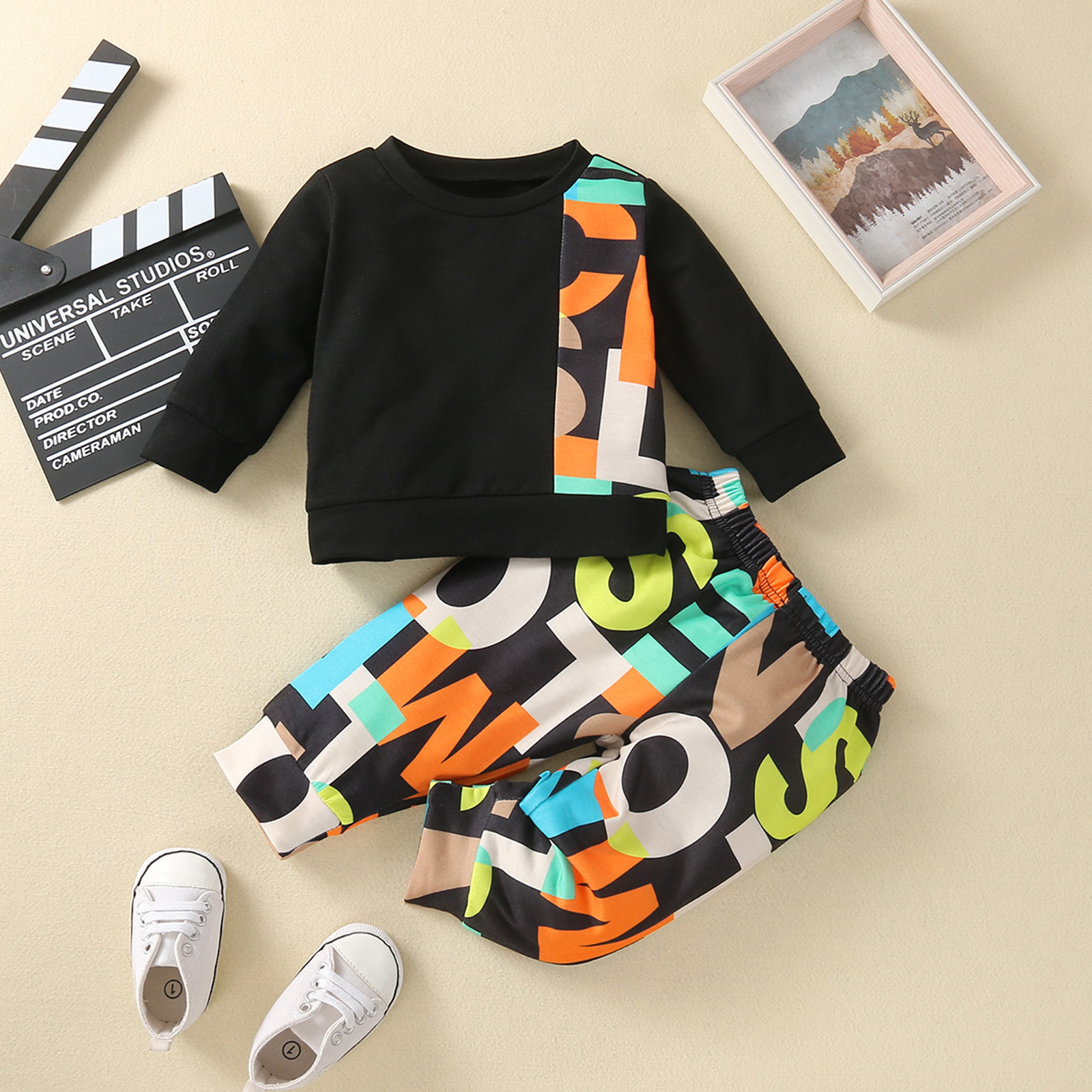 

2pcs Baby Boy/Girl 95% Cotton Long-sleeve Letter Print Spliced Black Sweatshirt and Pants Set