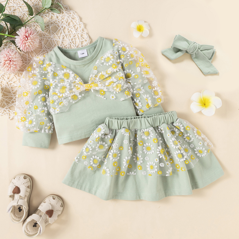 

2pcs Floral Mesh Decor Long-sleeve Green Baby Set
