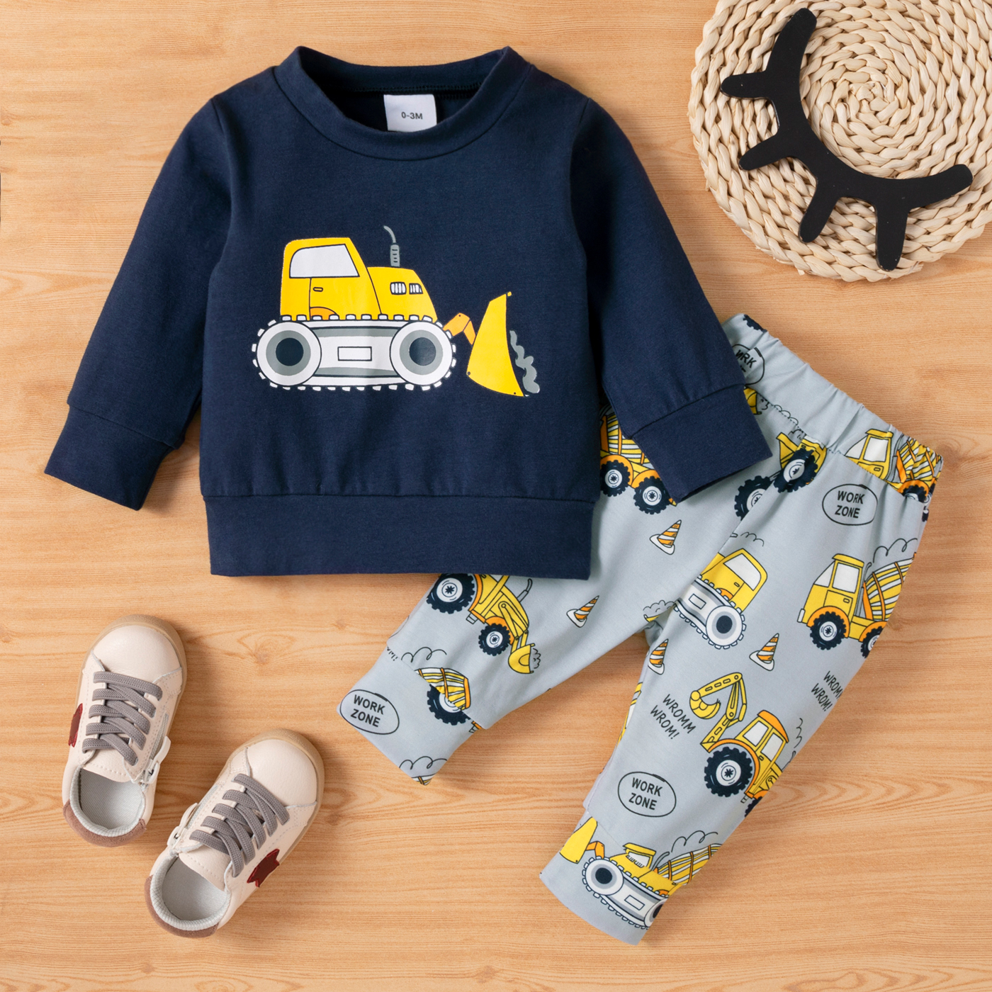 

2pcs Baby Boy Excavator Print Dark Blue Long-sleeve Sweatshirt and Trousers Set