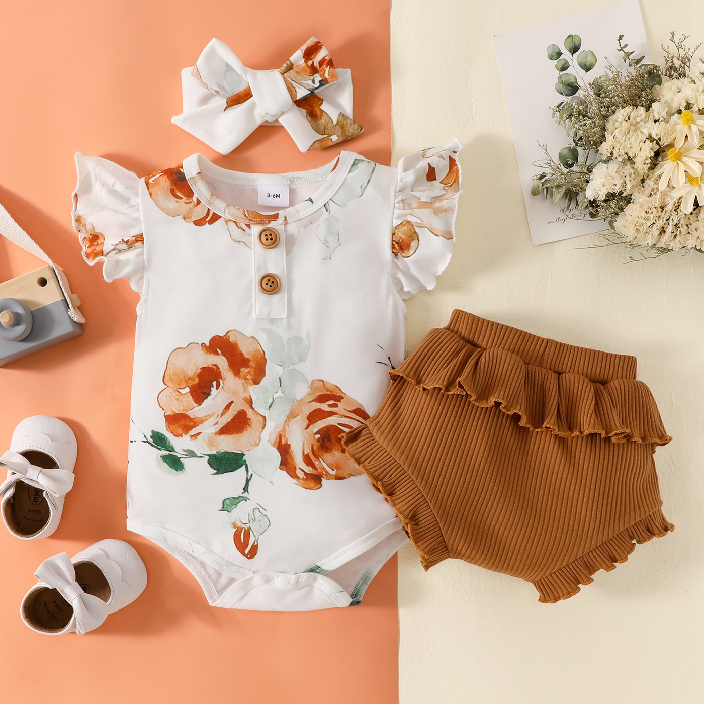 

3pcs Baby Girl Floral Print Flutter-sleeve Romper and Ribbed Ruffle Shorts with Headband Set