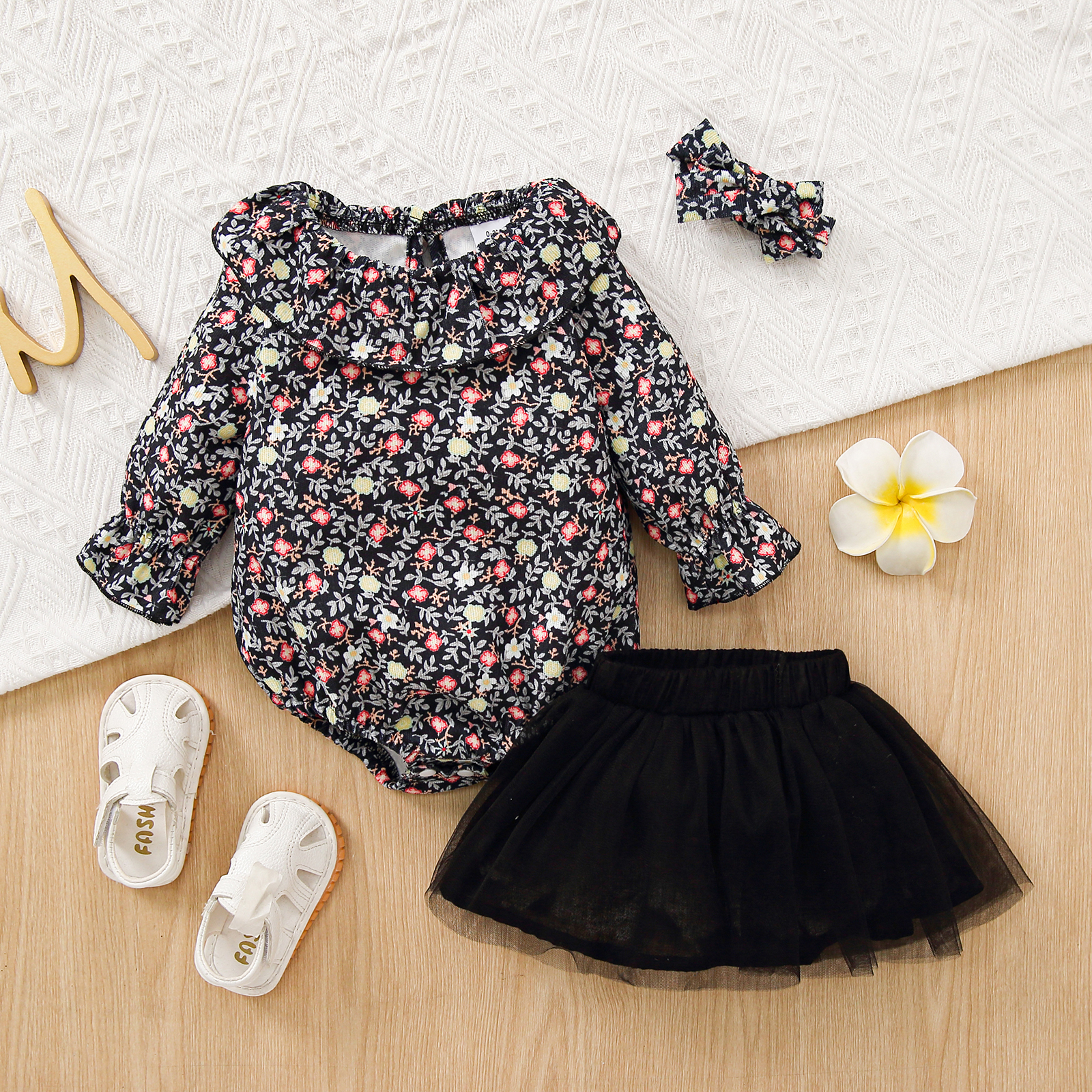 

3pcs Baby Girl Floral Print Ruffle Collar Long-sleeve Romper and Black Mesh Tutu Skirt Set