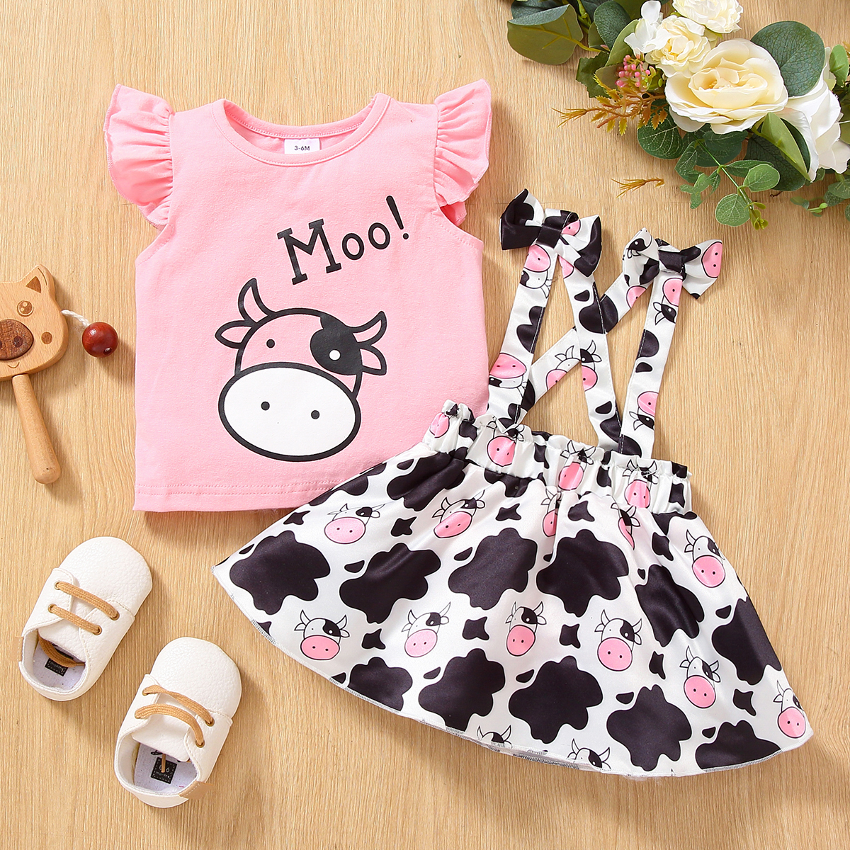 

2pcs Baby Girl Cartoon Cow Print Flutter-sleeve T-shirt and Suspender Skirt Set