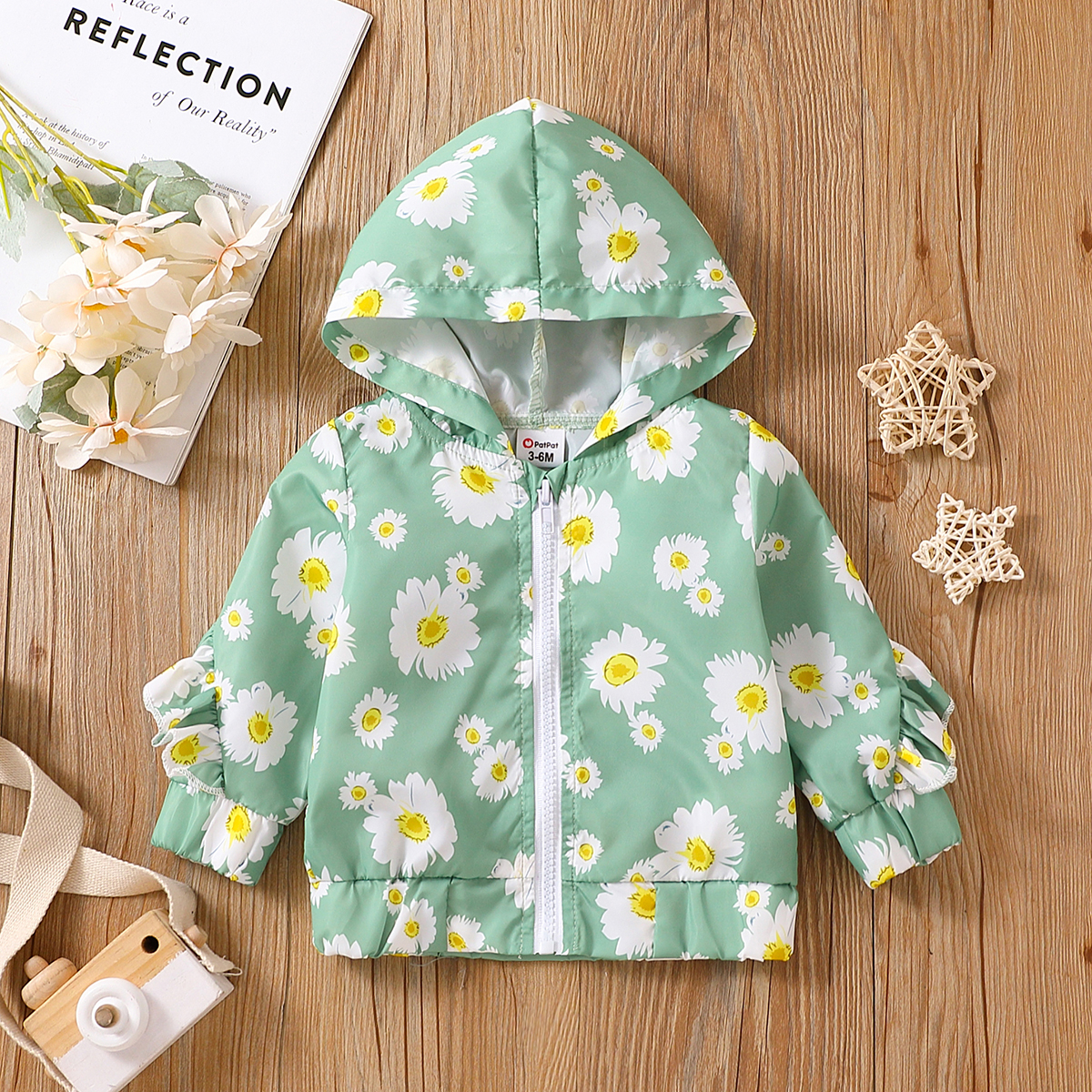 

Baby Girl All Over Daisy Floral Print Ruffle Long-sleeve Hooded Zip Jacket