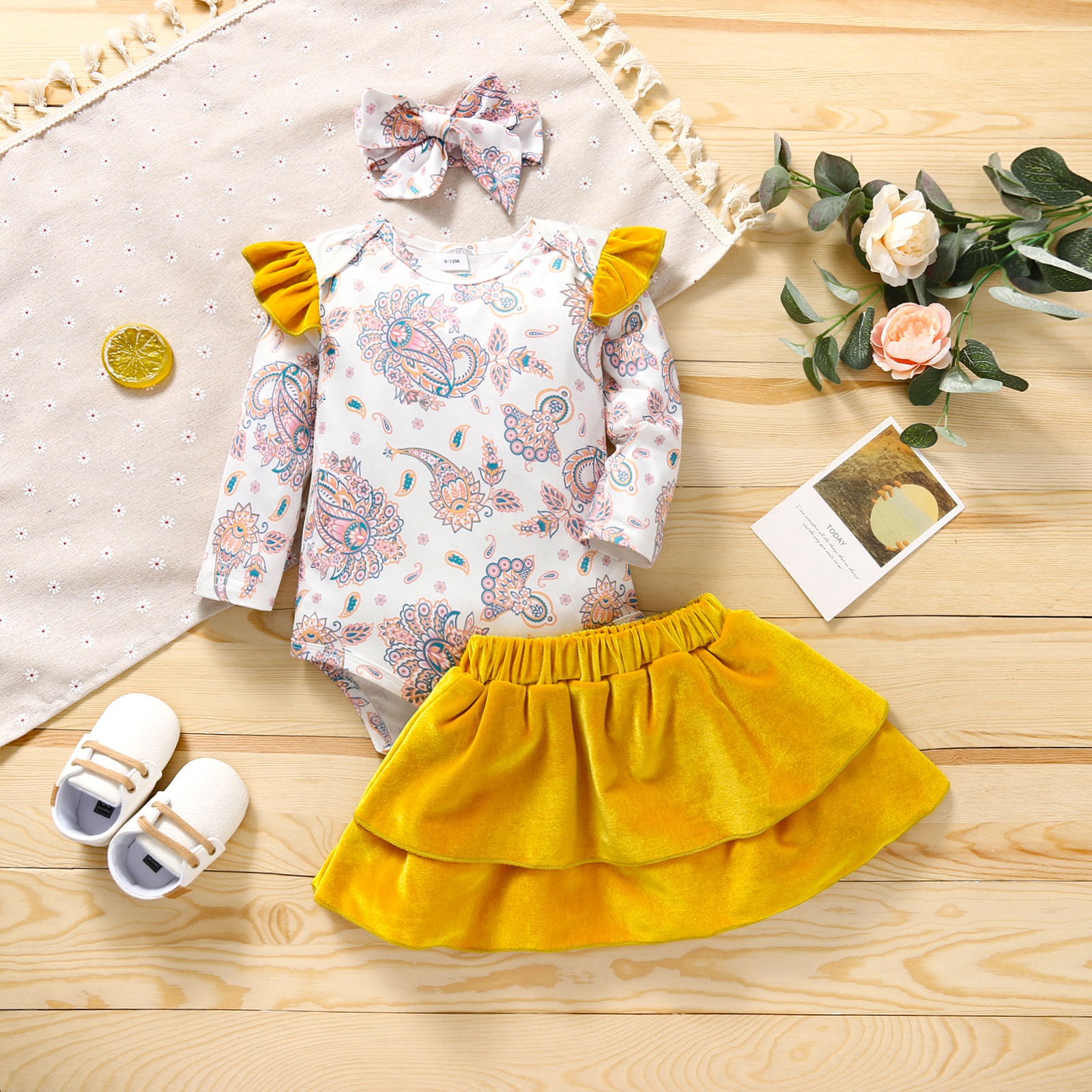

3pcs Boho Print Ruffle Decor Long-sleeve White Baby Set