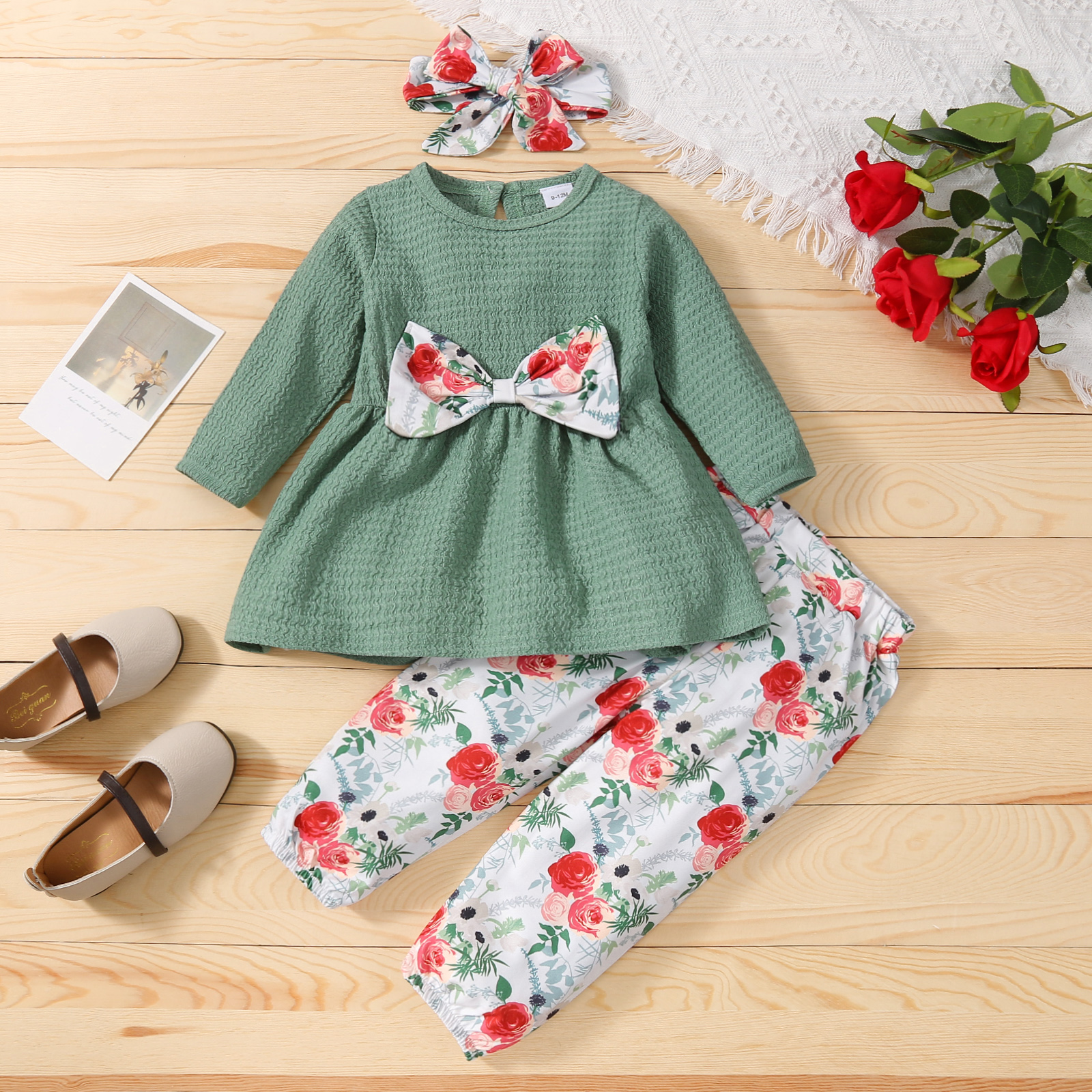 

3pcs Baby Green Long-sleeve Bowknot Top and Floral Print Trousers Set