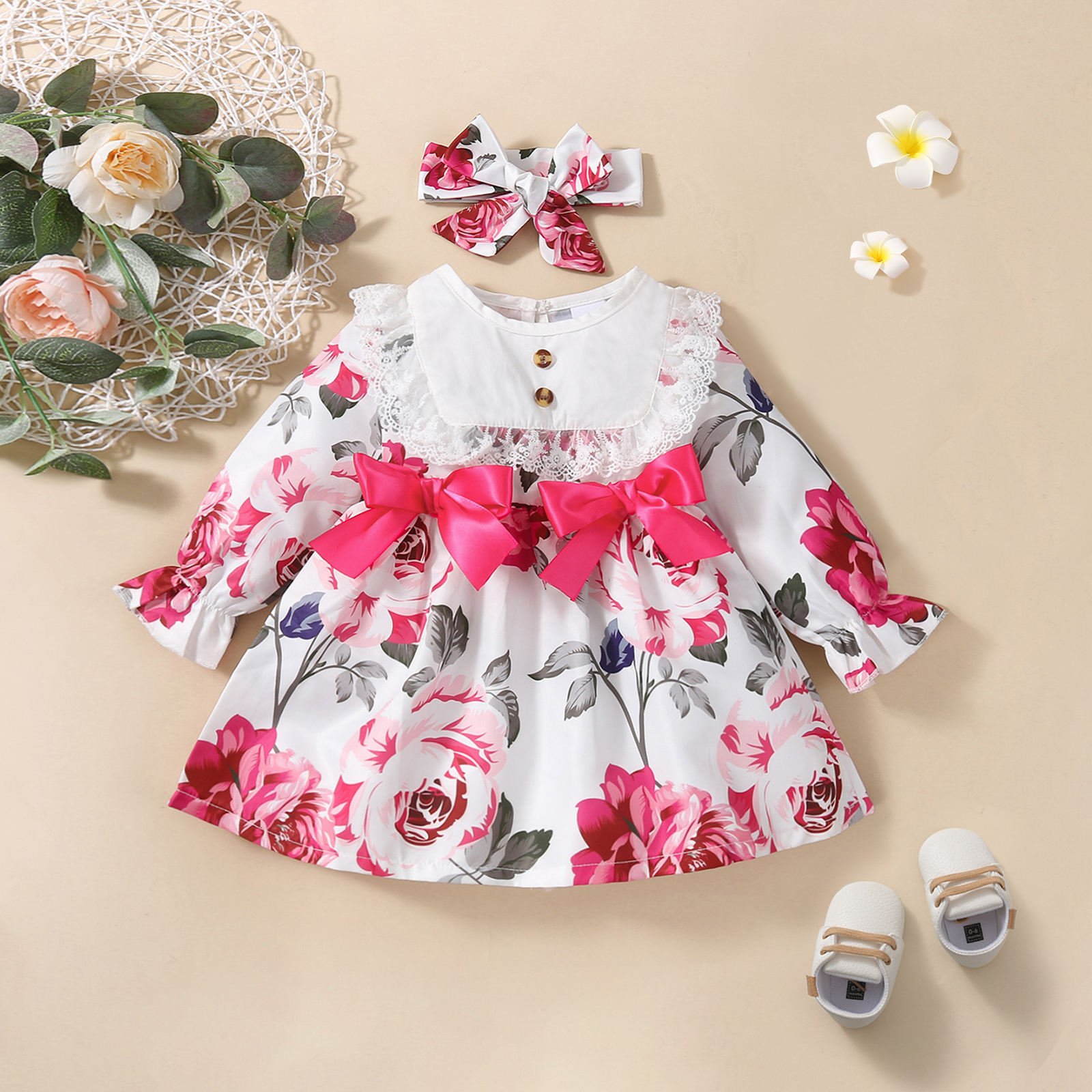 

2pcs Baby Floral Print Long-sleeve Lace Splicing Bowknot Dress Set