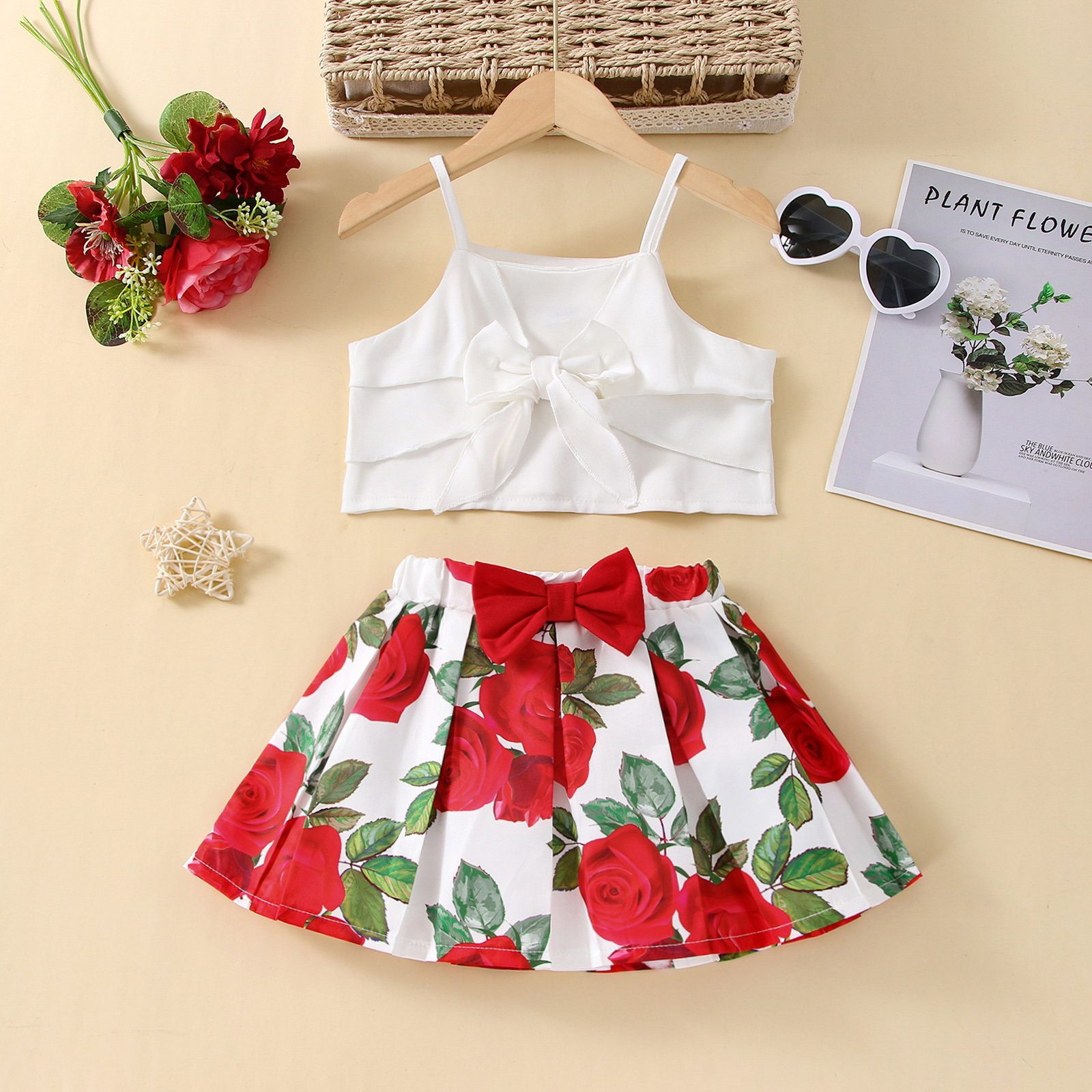 

2pcs Toddler Girl Bowknot Design White Camisole and Floral Print Pleated Skirt Set