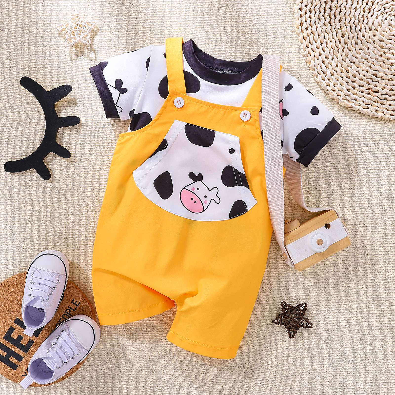 

2pcs Baby Boy/Girl Cartoon Cow Print Short-sleeve Top and Overalls Shorts Set