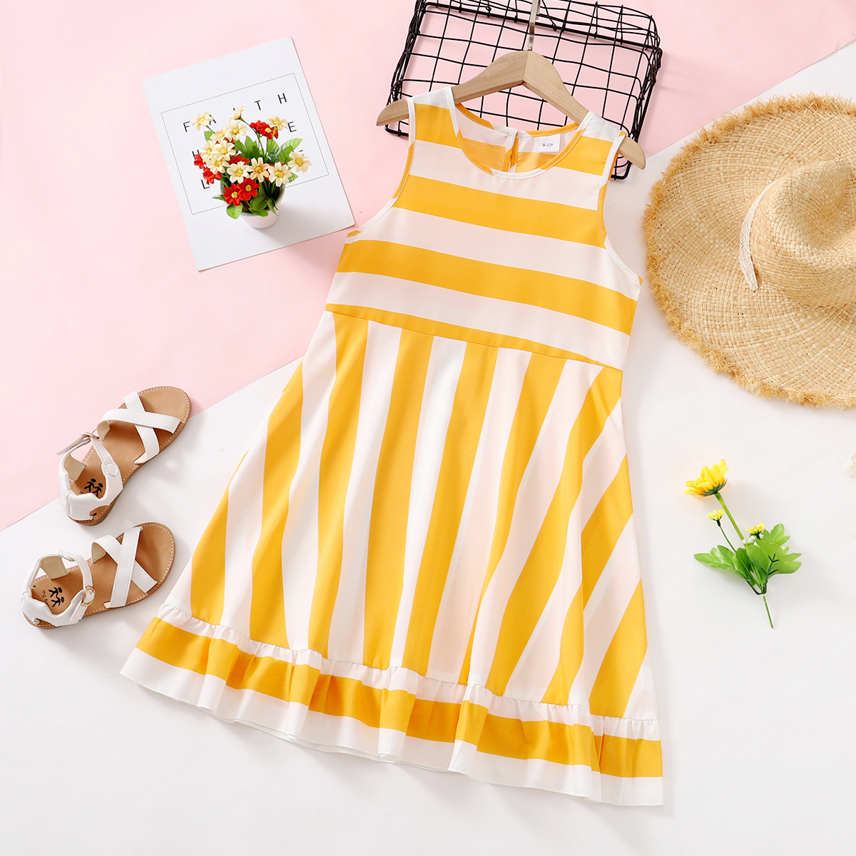 

Beautiful Kid Girl Stripe Sleeveless Dress