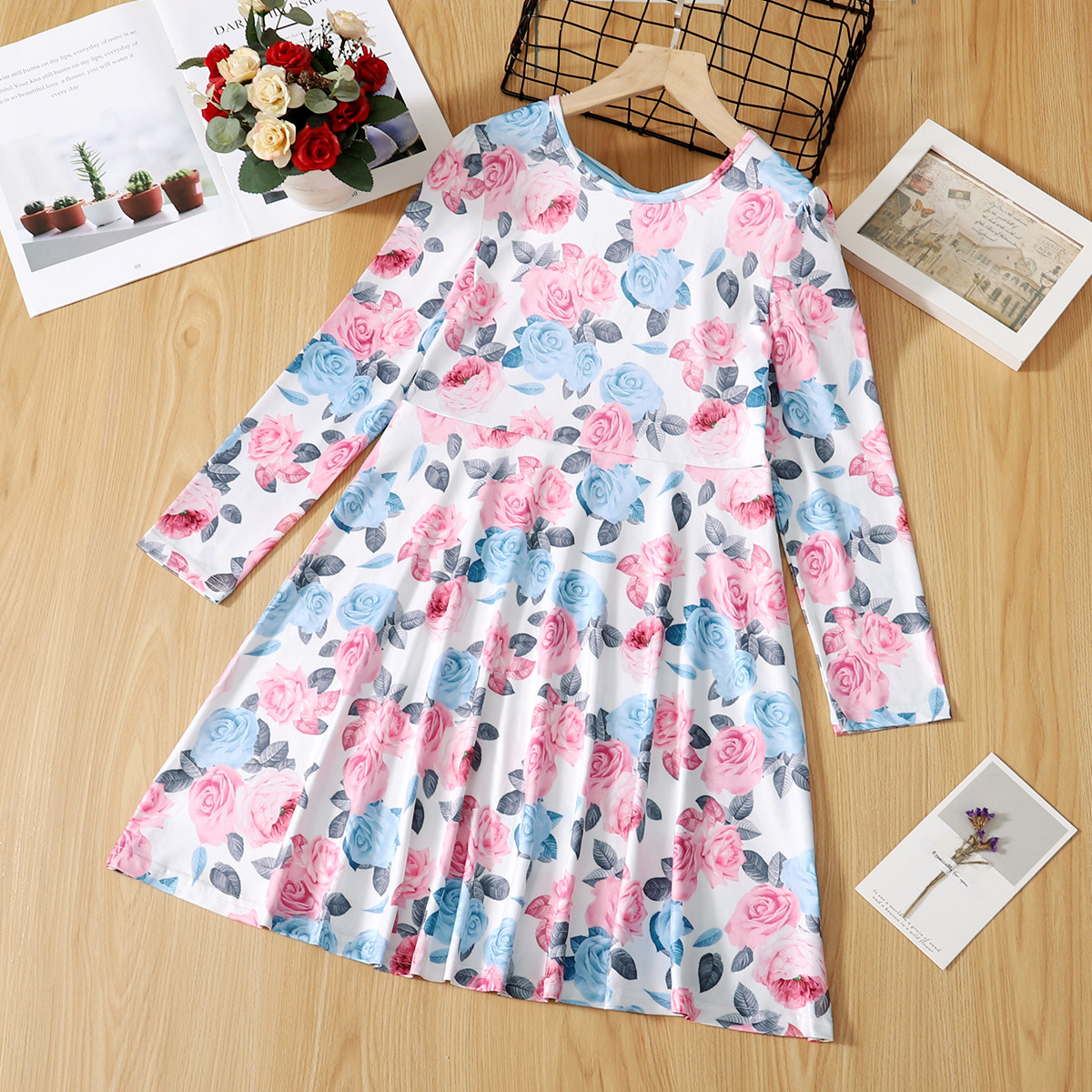 

Kid Girl Back Hollow out Bowknot Long-sleeve Floral Print Dress