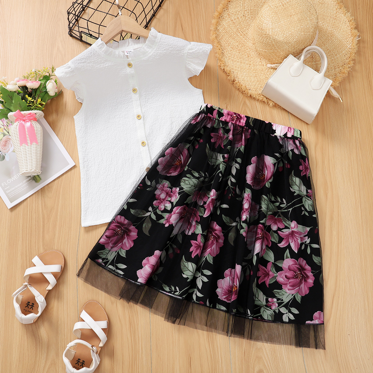 

2-piece Kid Girl Ruffle Collar Button Design Flutter-sleeve White Blouse and Floral Print Mesh Skirt Set