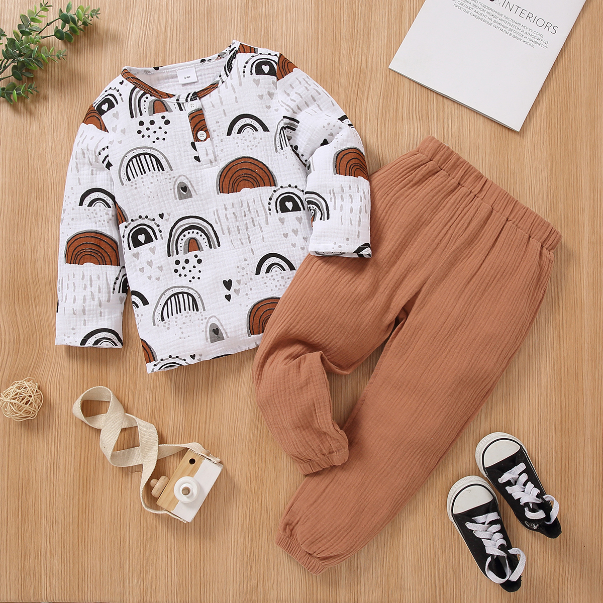 

2-piece Toddler Boy Rainbow Print Long-sleeve Top and Solid Color Pants Set