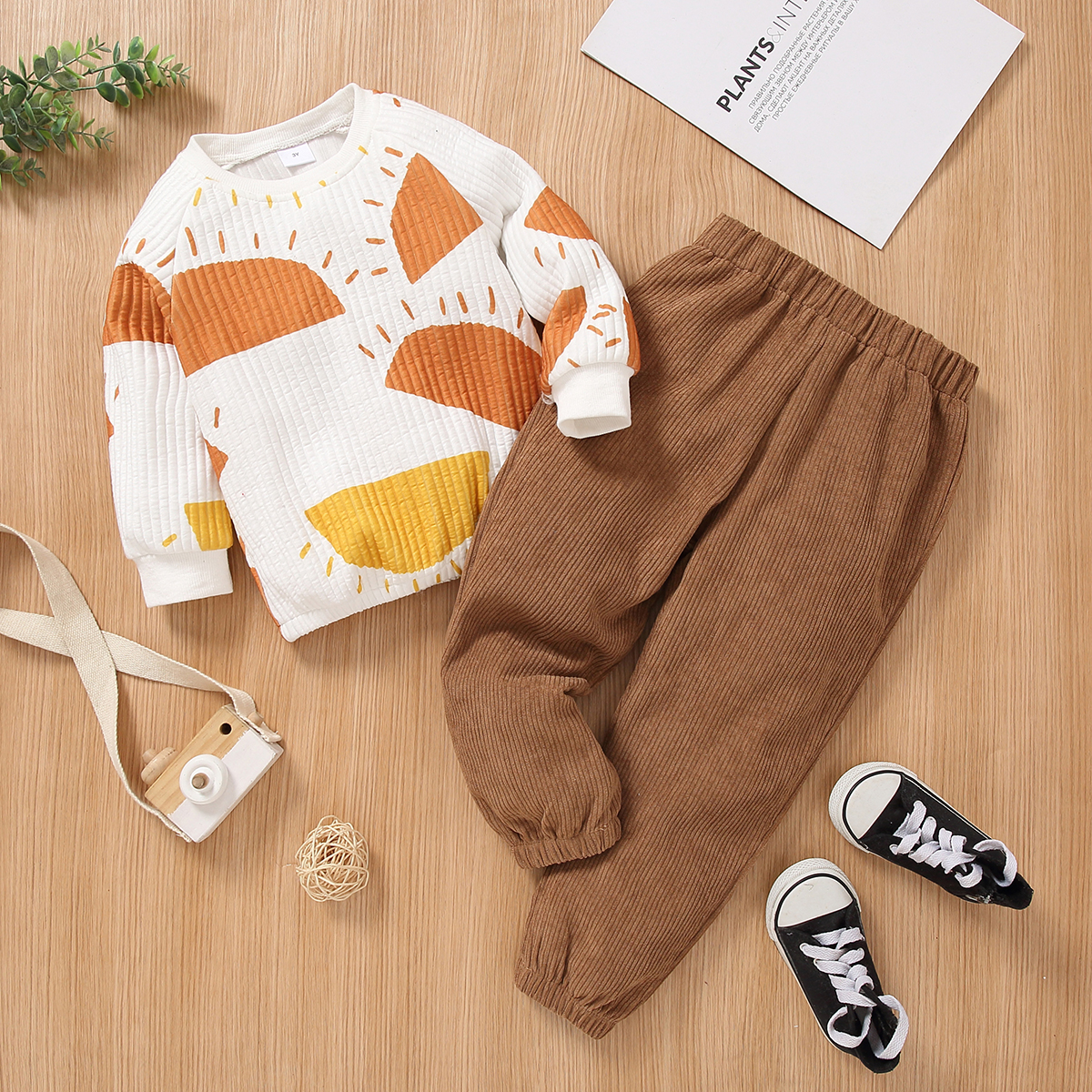 

2-piece Toddler Boy Sun Print Pullover Sweatshirt and Solid Color Pants Set