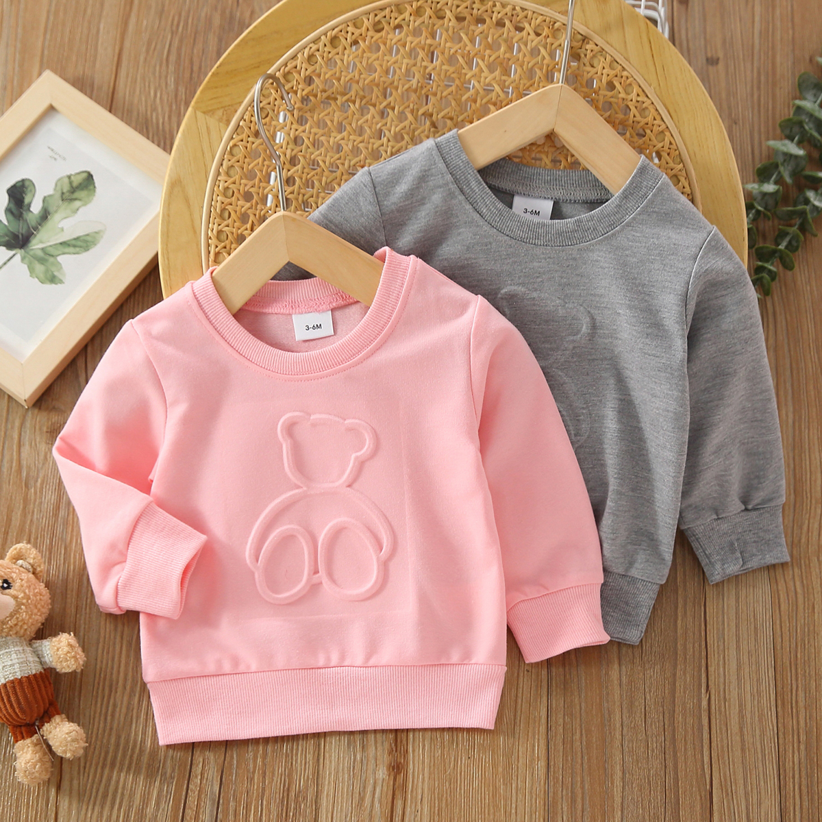

Baby Boy/Girl Cartoon Bear Solid Long-sleeve Pullover Sweatshirt