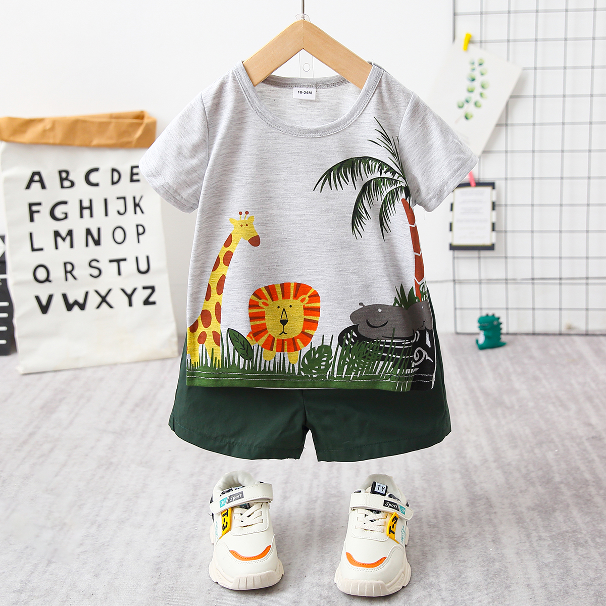 

2pcs Baby Boy Cartoon Animals Print Short-sleeve T-shirt and Solid Shorts Set