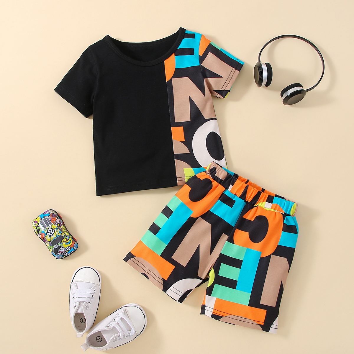 

2pcs Toddler Boy Trendy Letter Print Colorblock Tee and Shorts Set