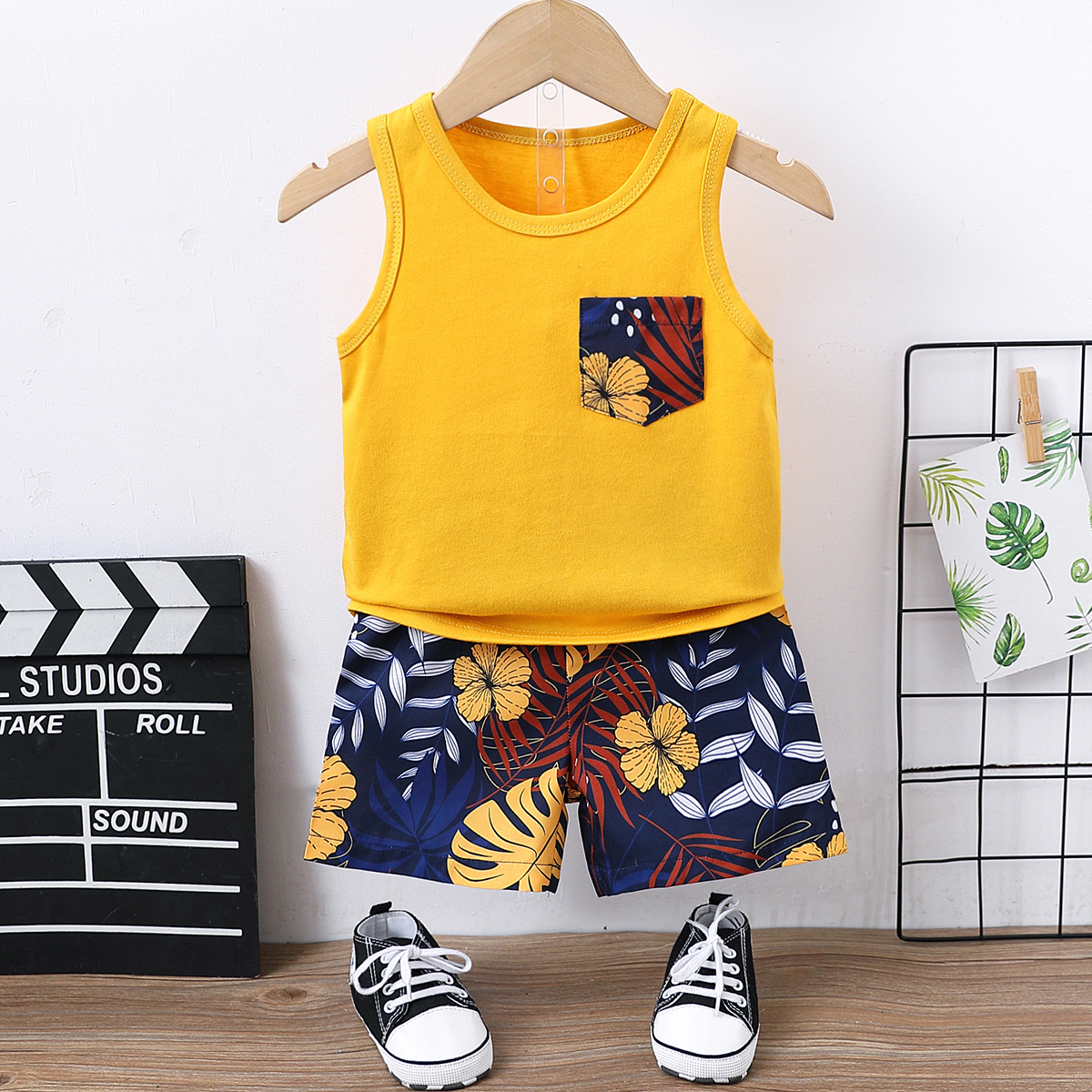 

2pcs Baby Boy 100% Cotton Tank Top and Allover Plant Print Shorts Set