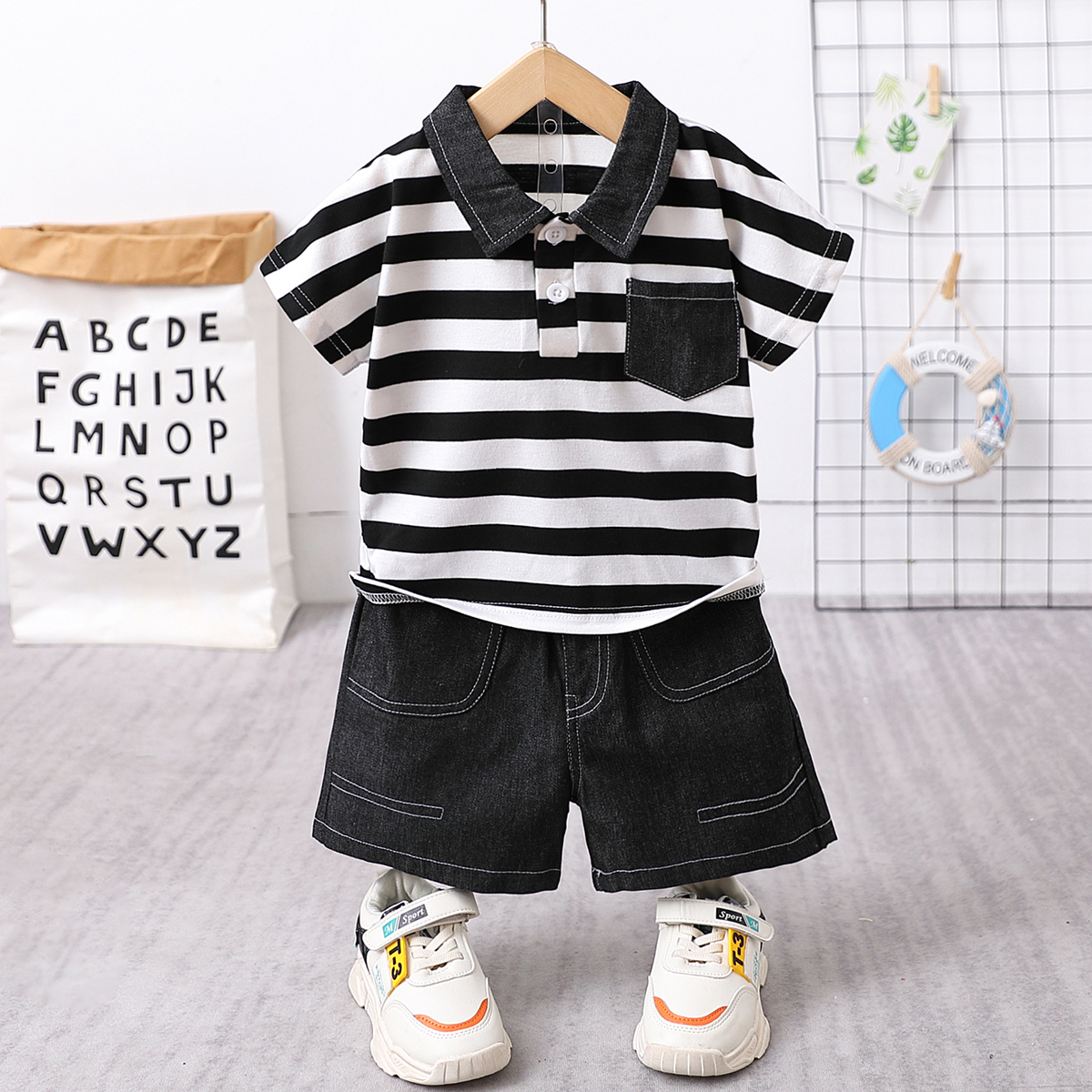 

2pcs Toddler Boy Trendy Black Denim Jeans Shorts and Pocket Design Stripe Polo Shirt Set