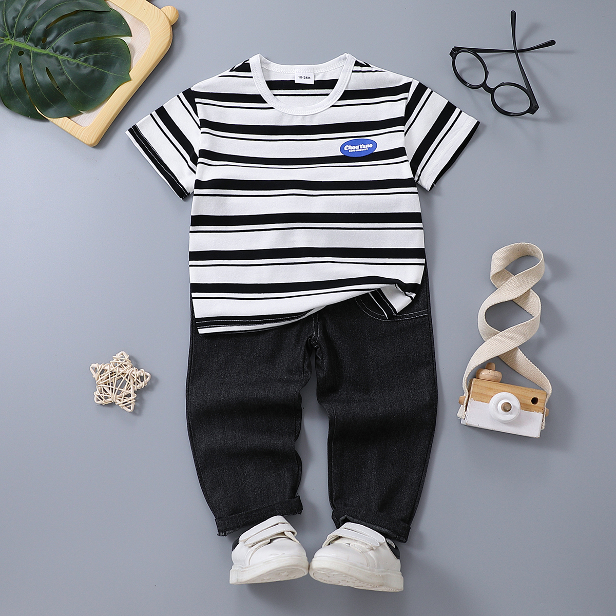 

2pcs Toddler Boy Trendy Black Denim Jeans and Stripe Tee Set