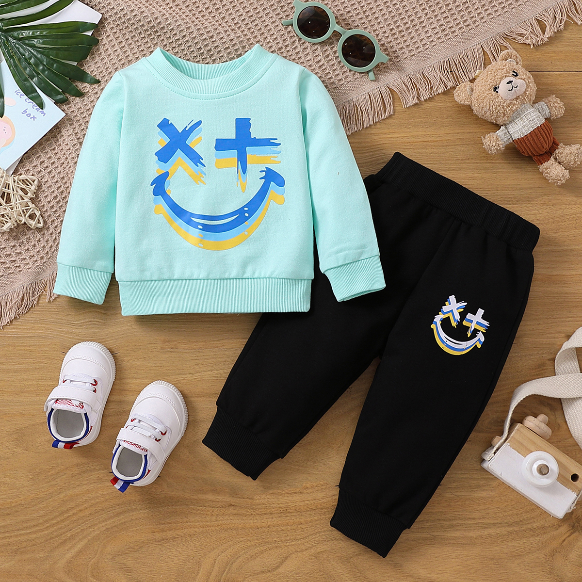 

2pcs Baby Boy/Girl Cartoon Print Long-sleeve Sweatshirt and Pants Set