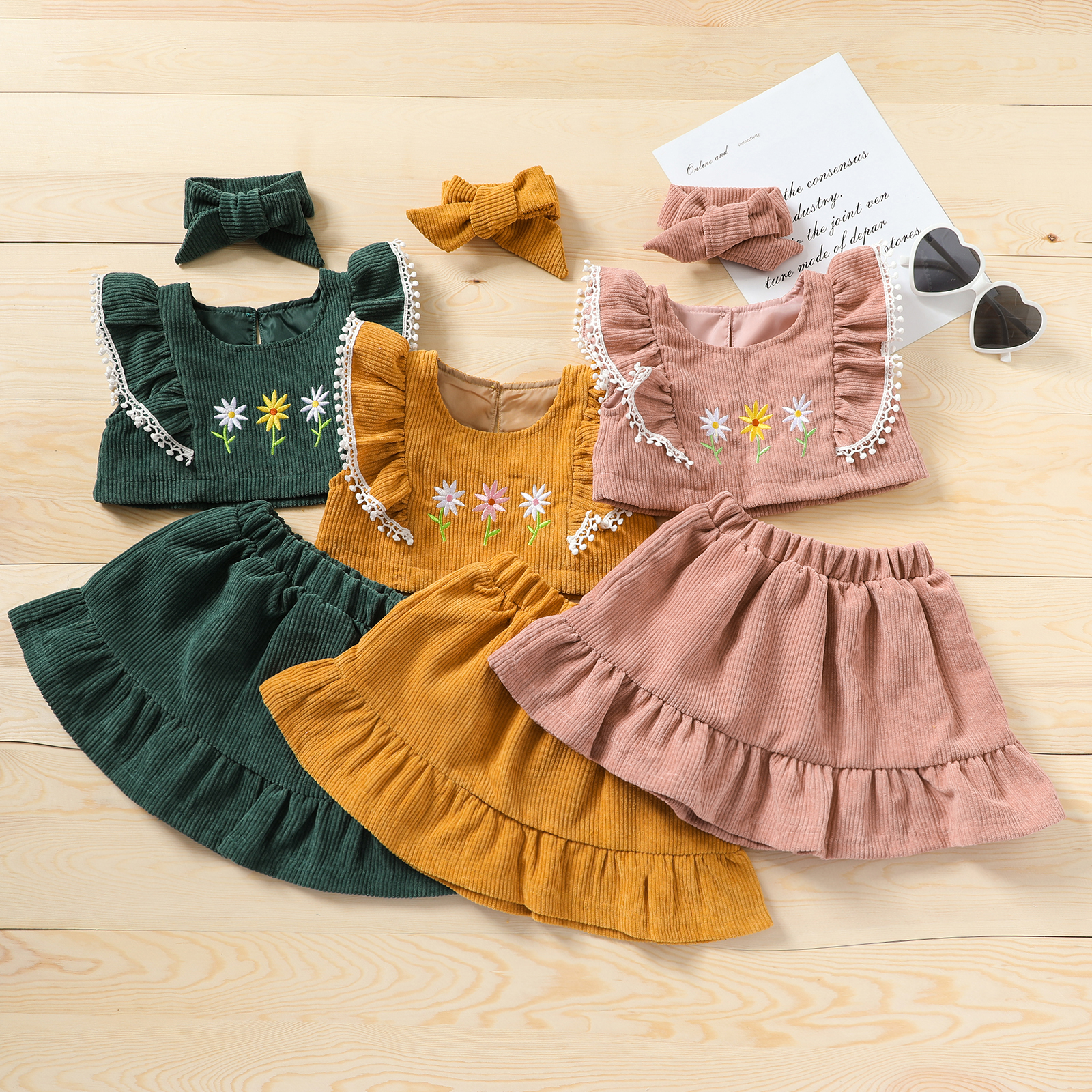 

3pcs Floral Embroidered Ribbed Baby Set